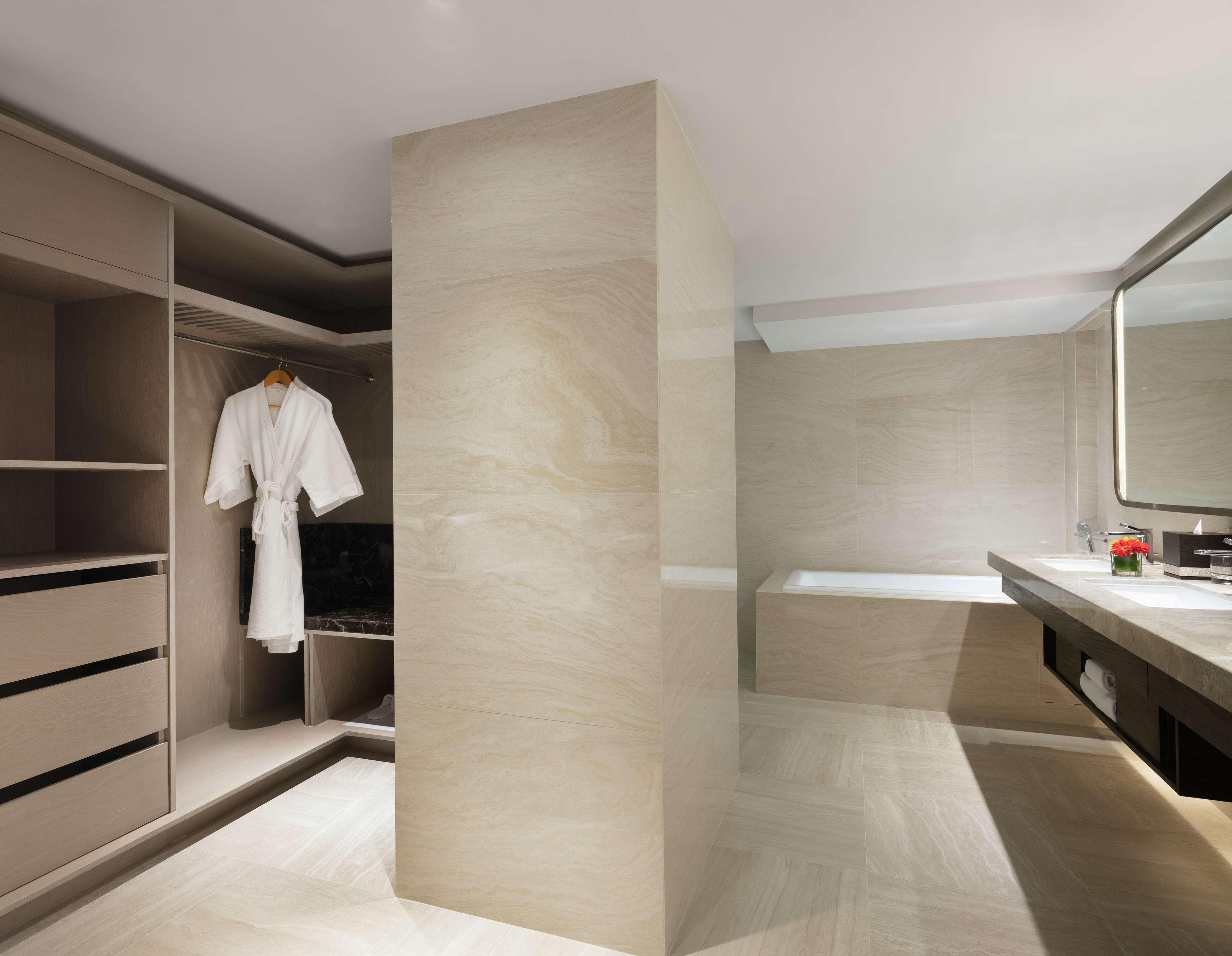 Suite Ocean View King Bed