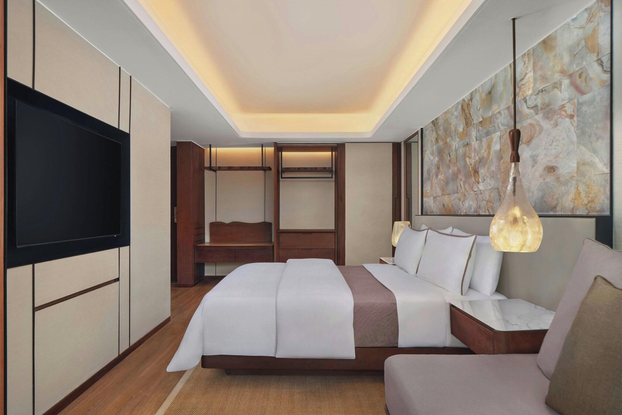 Double Deluxe King Bed