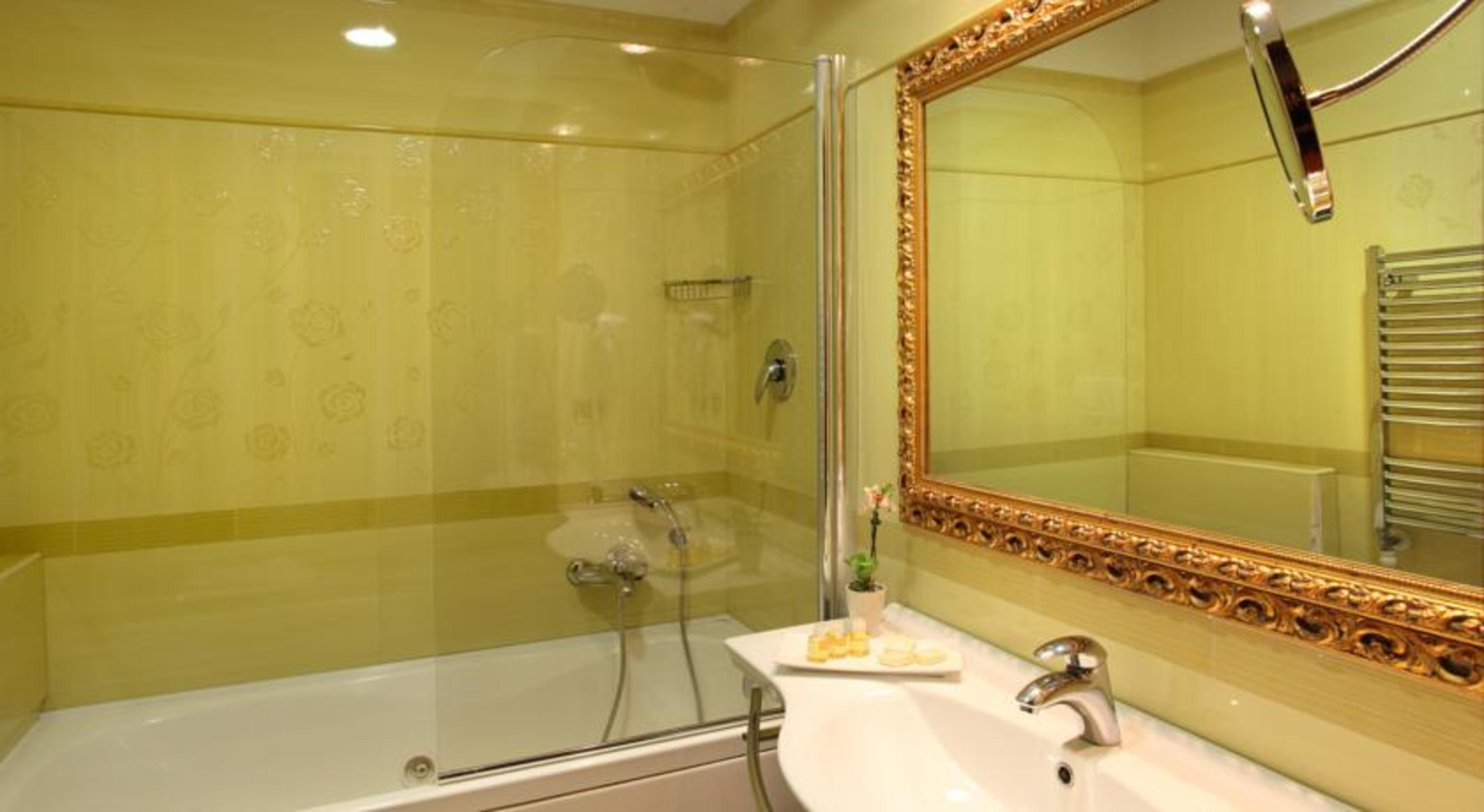 Double or Twin Standard