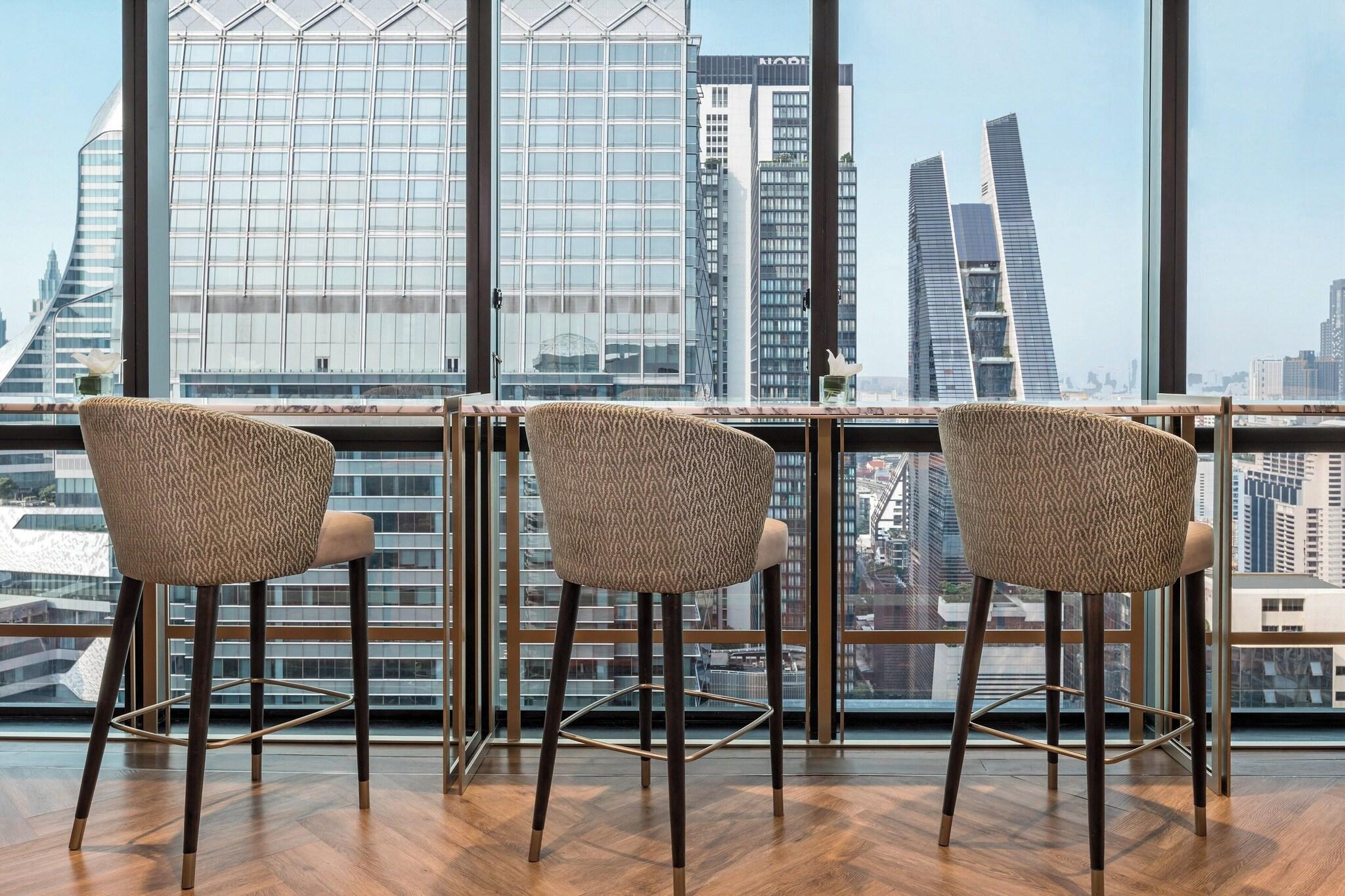 Suite Club City View