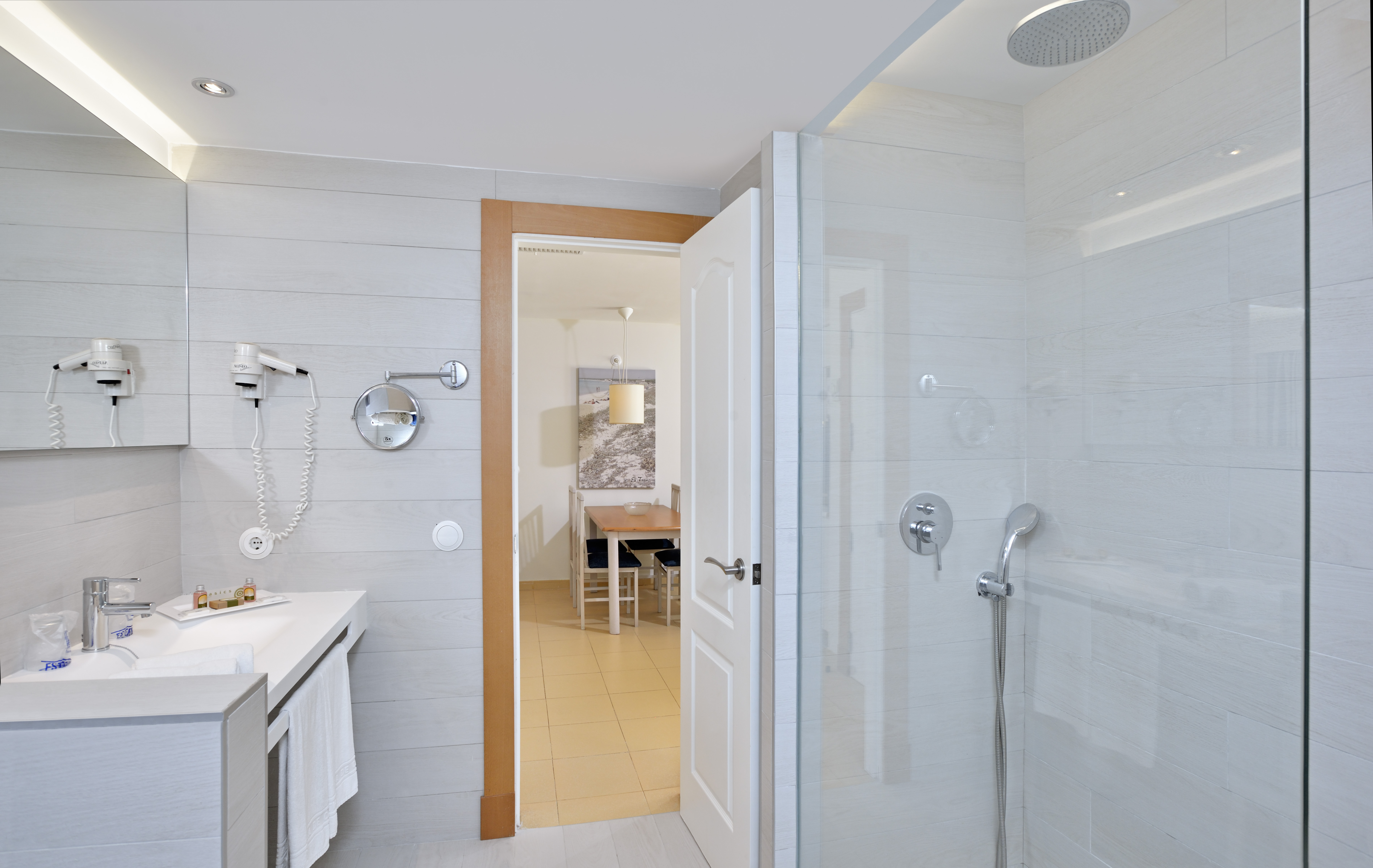 Apartment Capacity 4