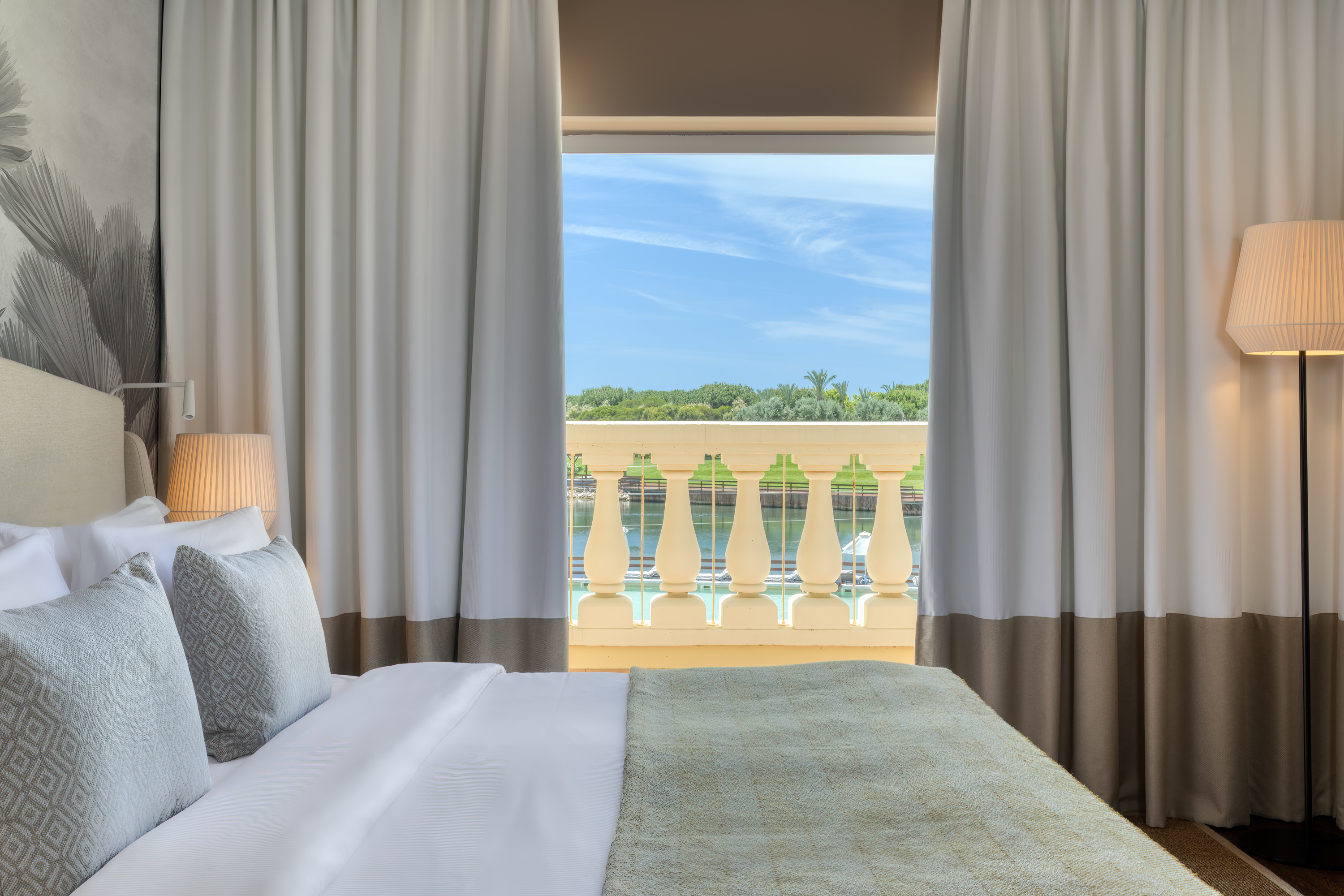 Family Room Deluxe Lake View