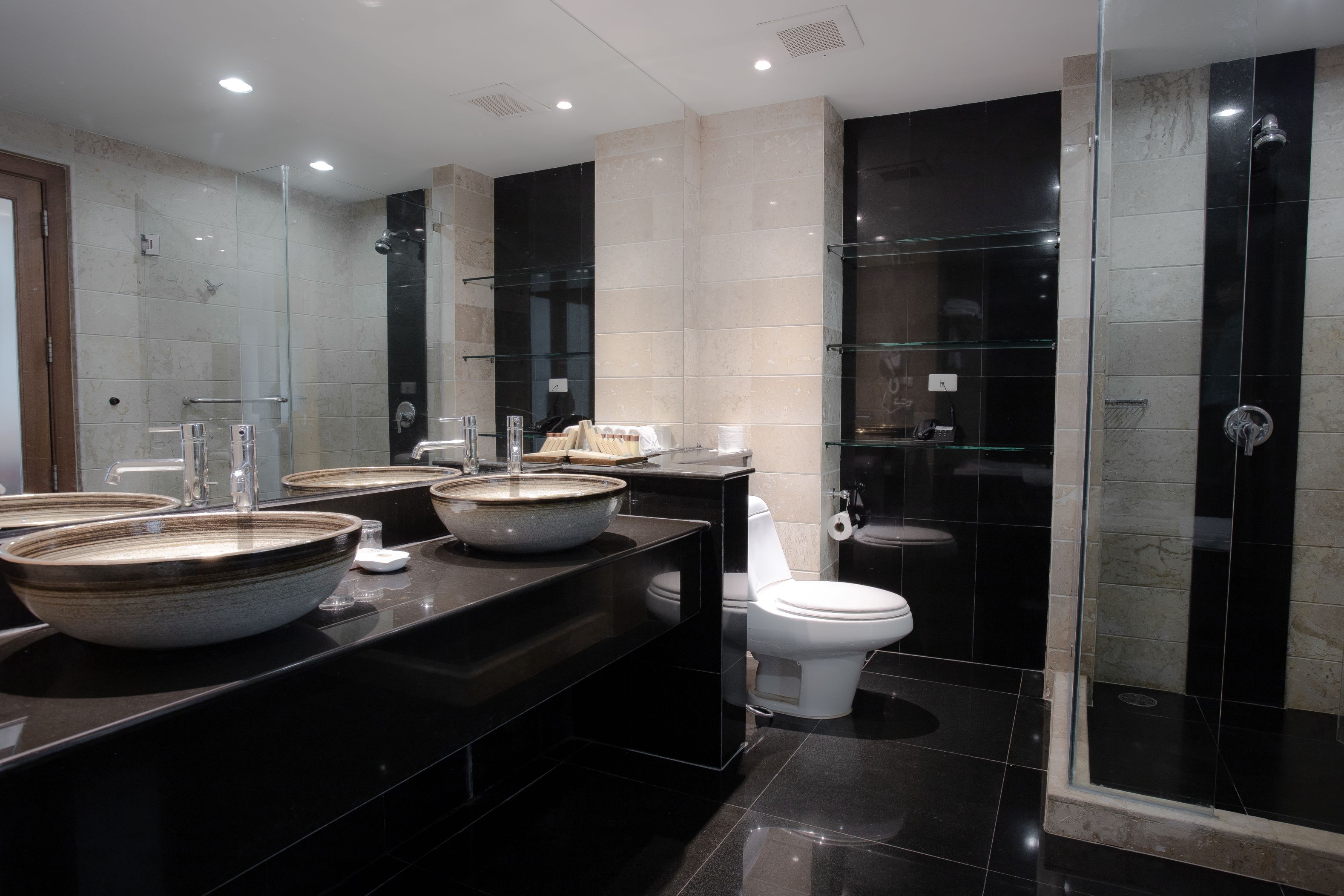 Suite Pool View King Bed