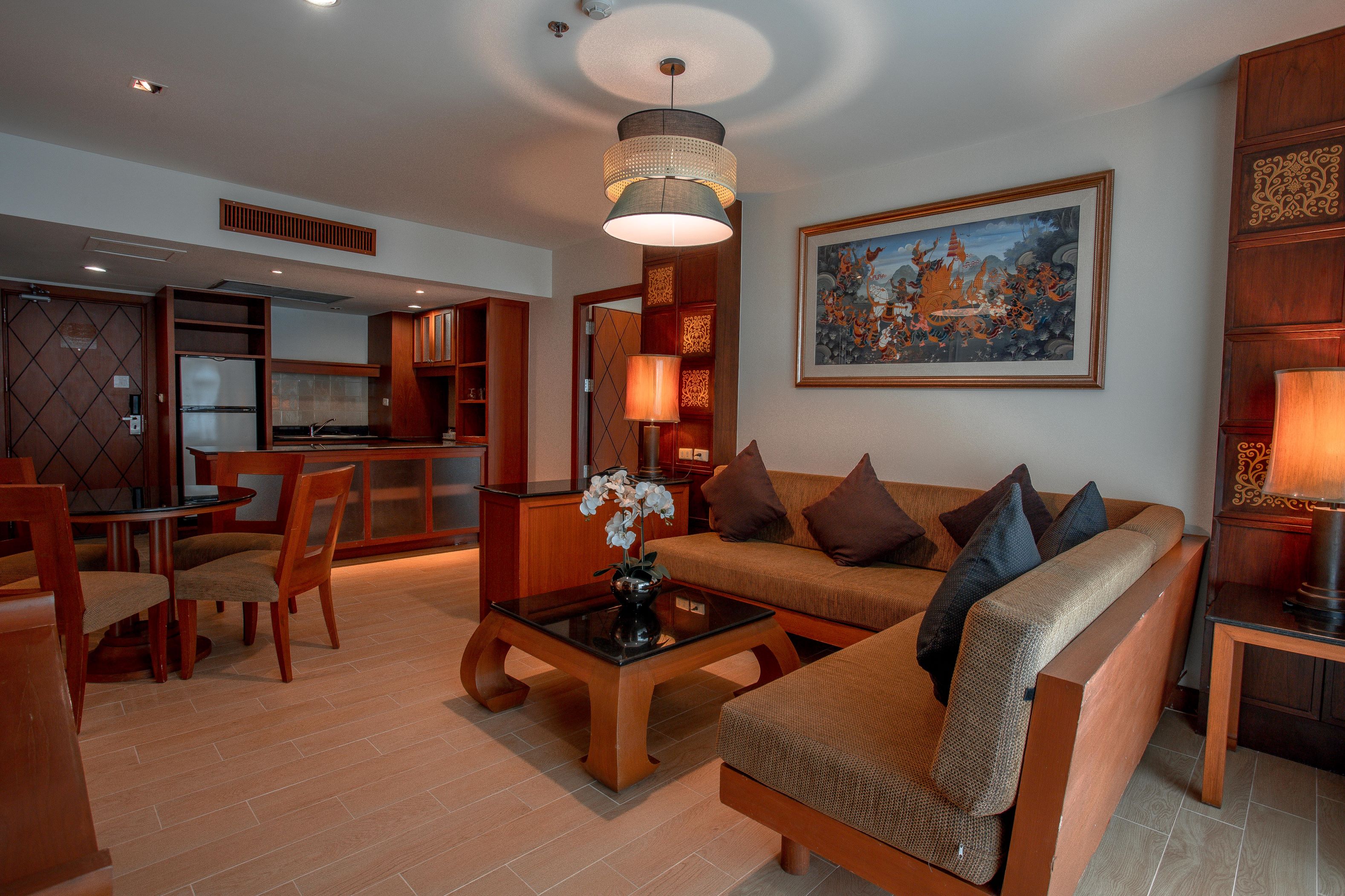 Suite Pool View King Bed