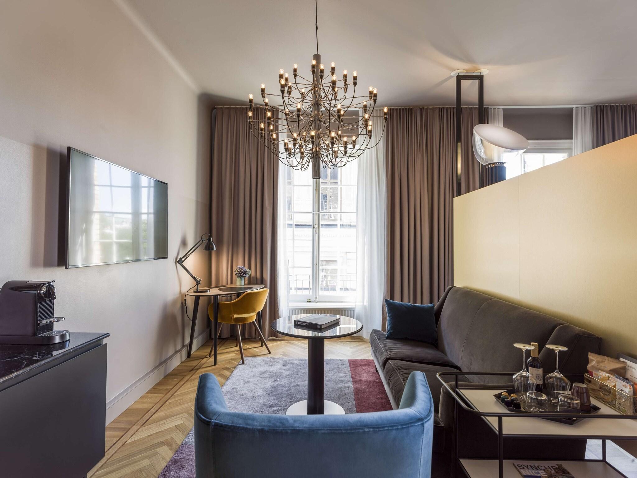 Junior Suite City View King Bed