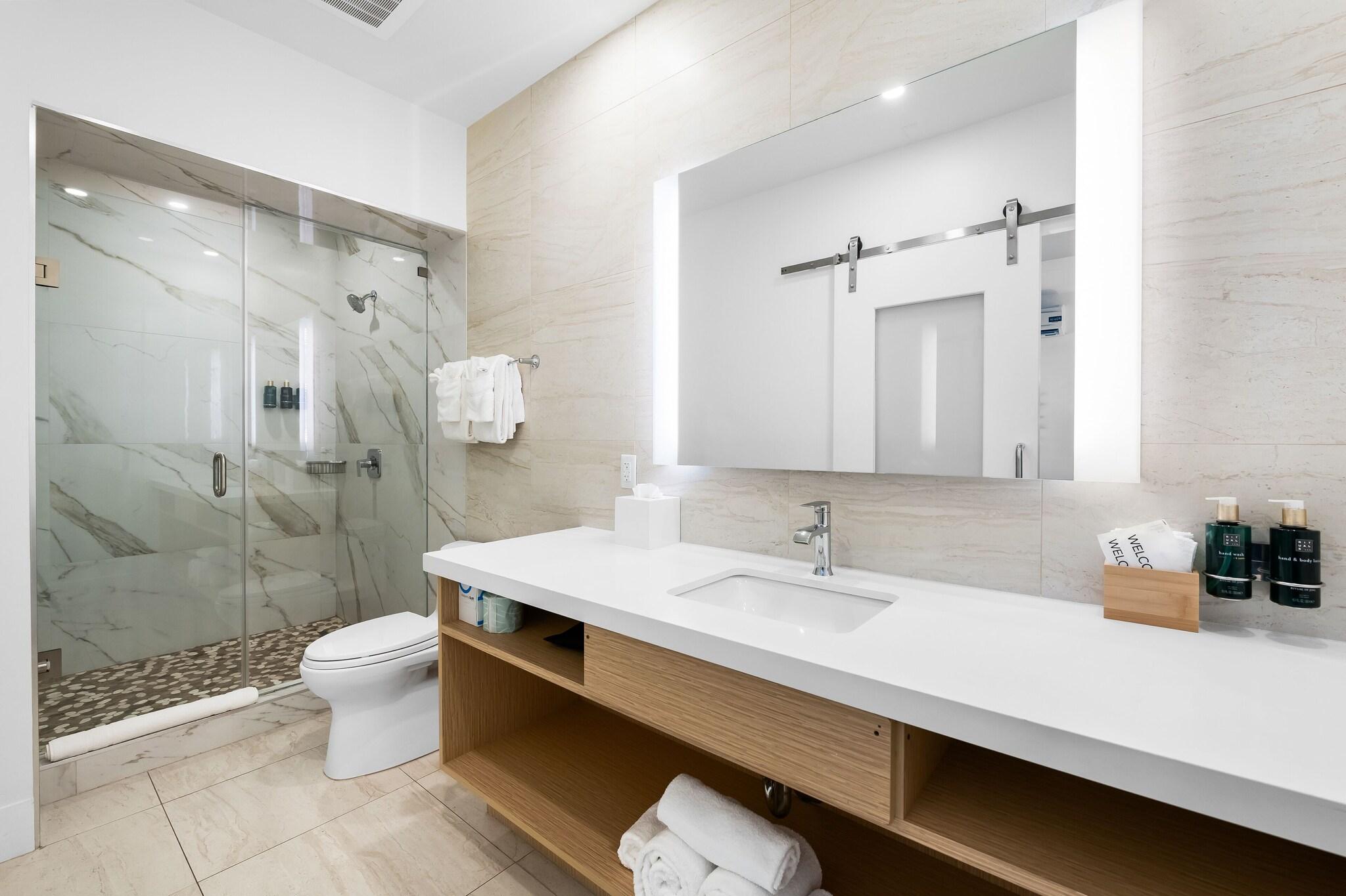 Junior Suite Partial Ocean View King Bed