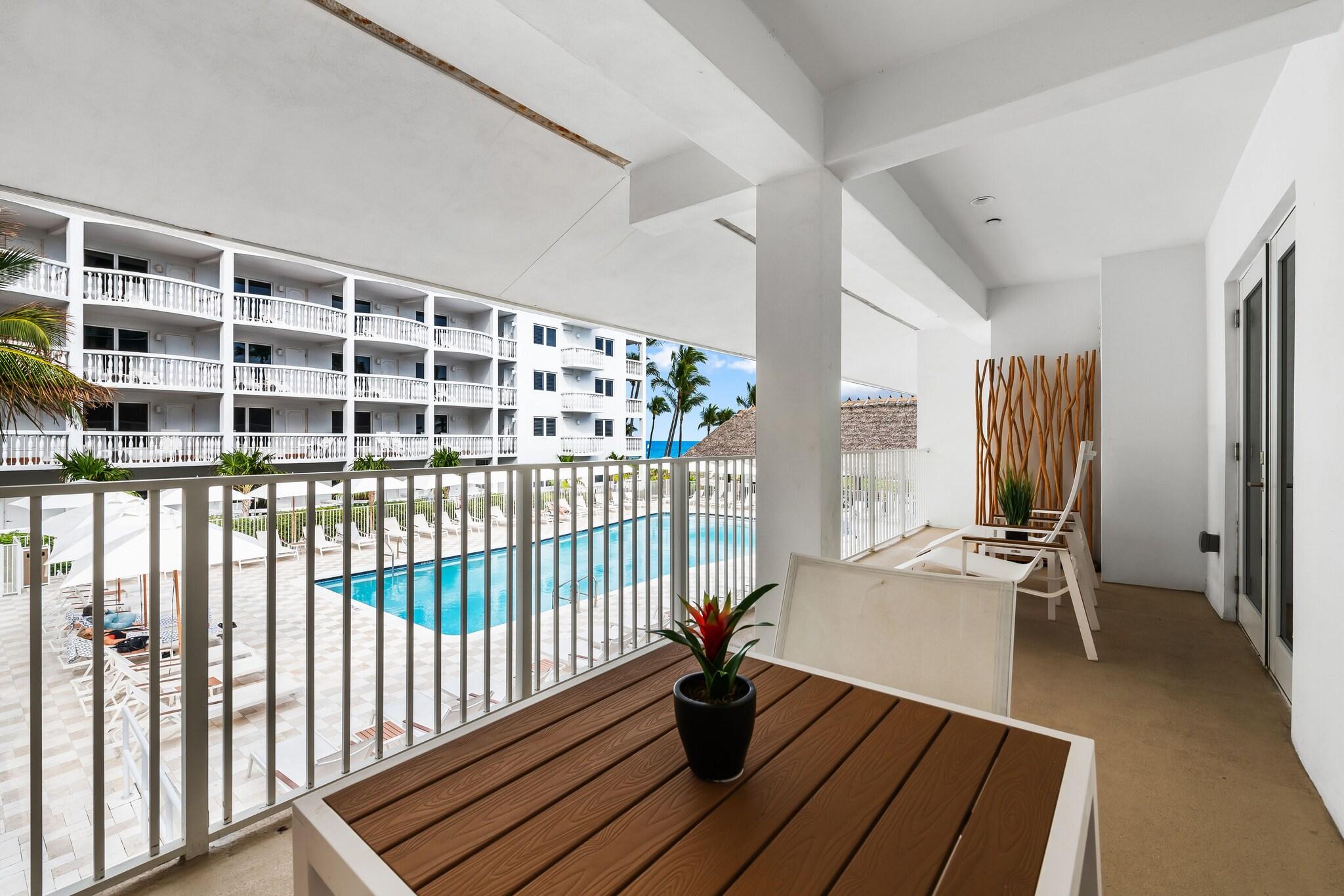 Junior Suite Partial Ocean View King Bed