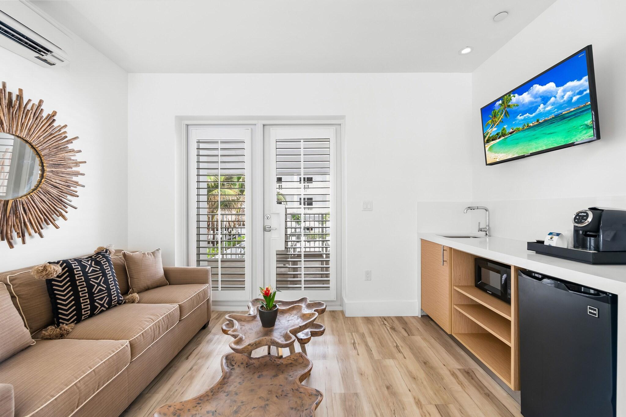 Junior Suite Partial Ocean View King Bed