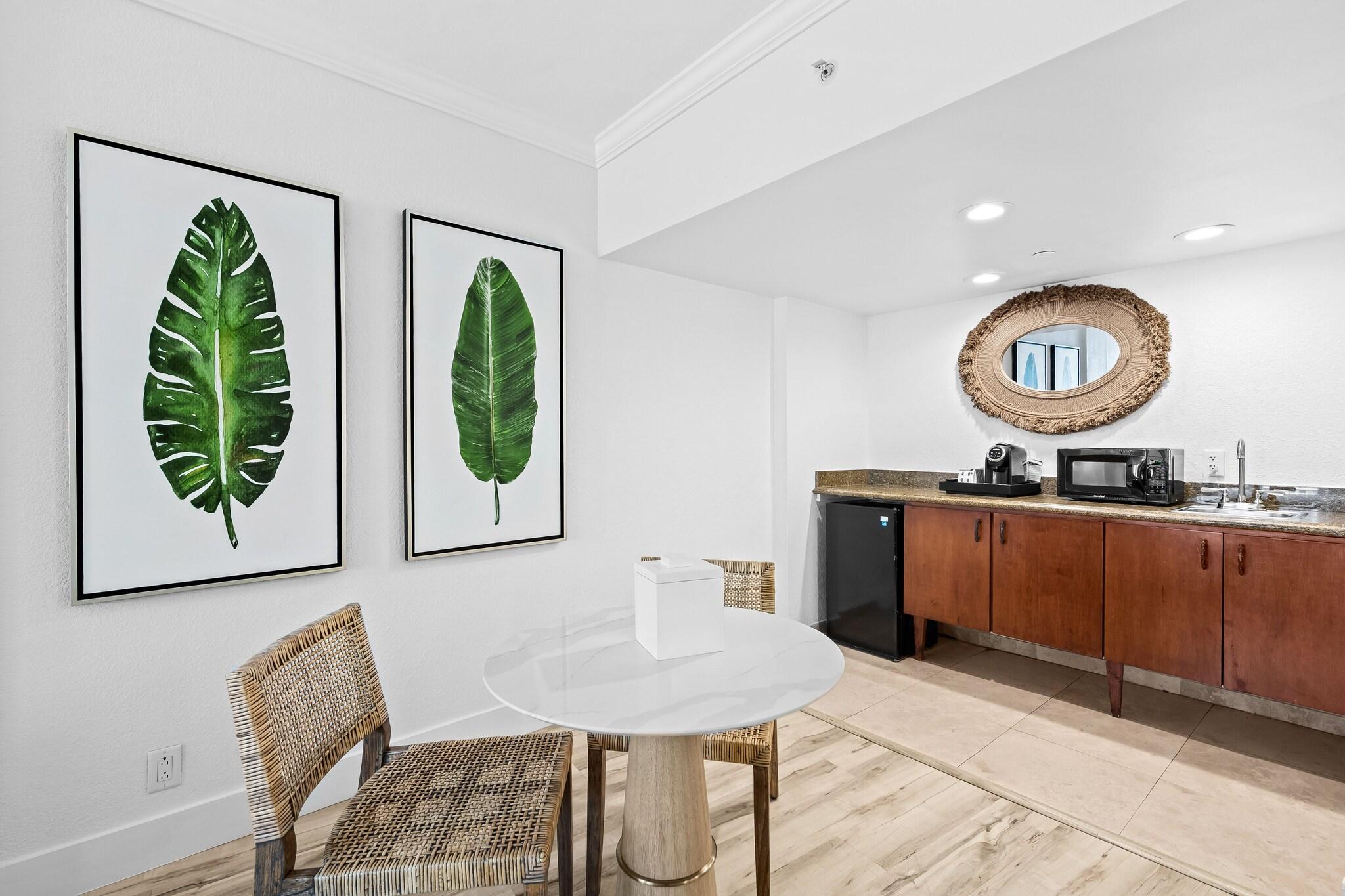 Junior Suite Partial Ocean View King Bed