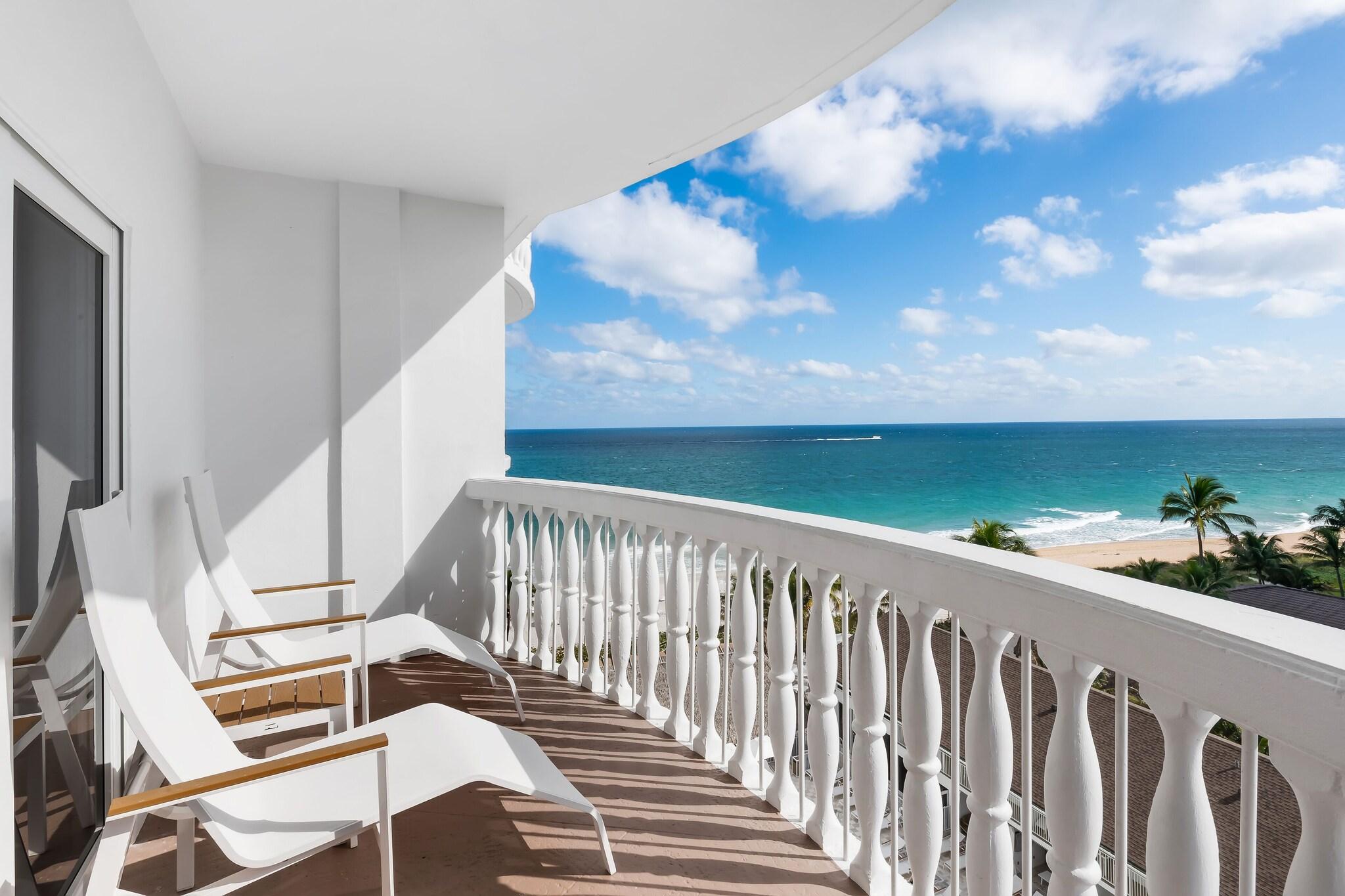 Junior Suite Partial Ocean View King Bed