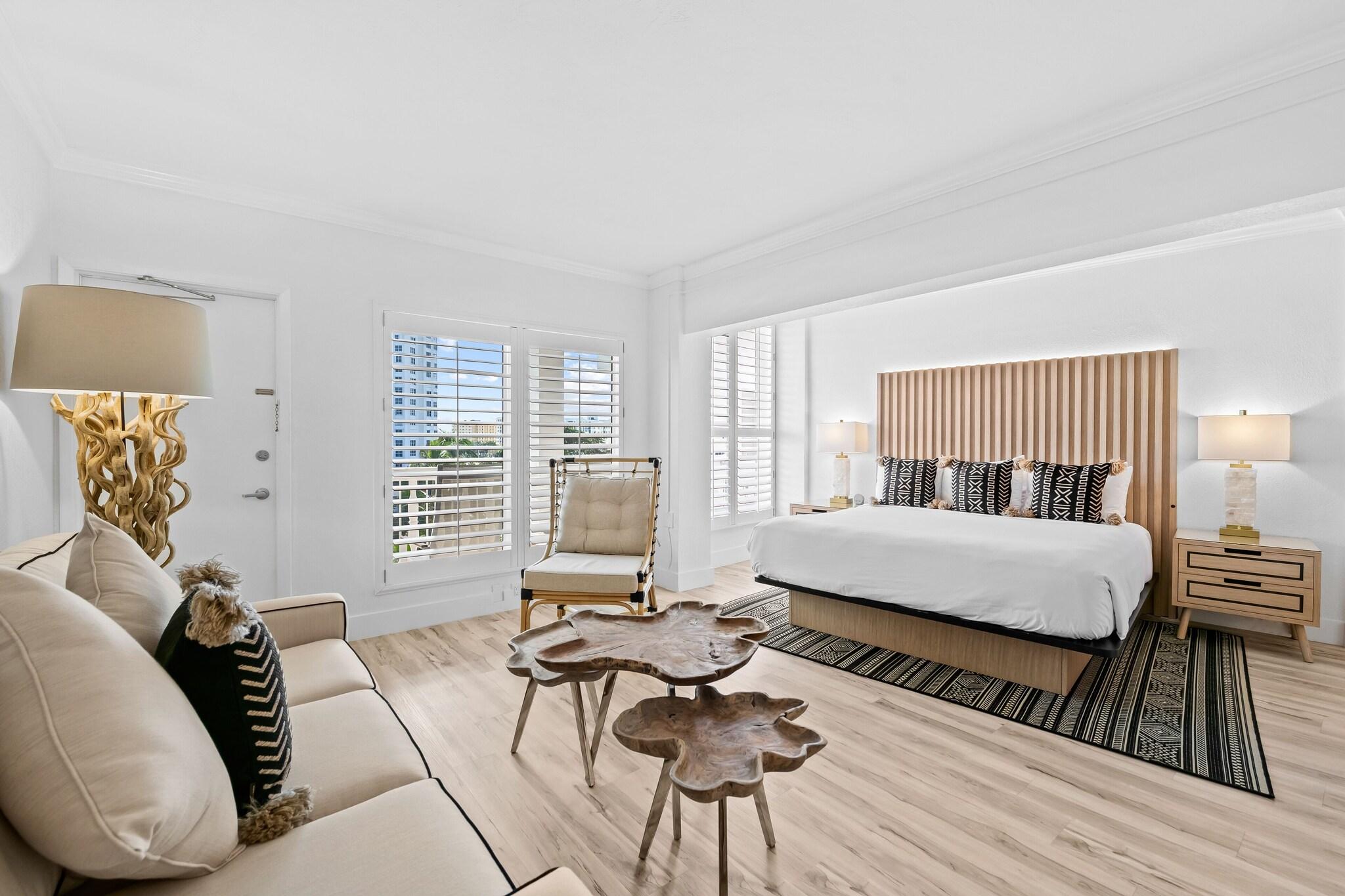 Junior Suite Partial Ocean View King Bed