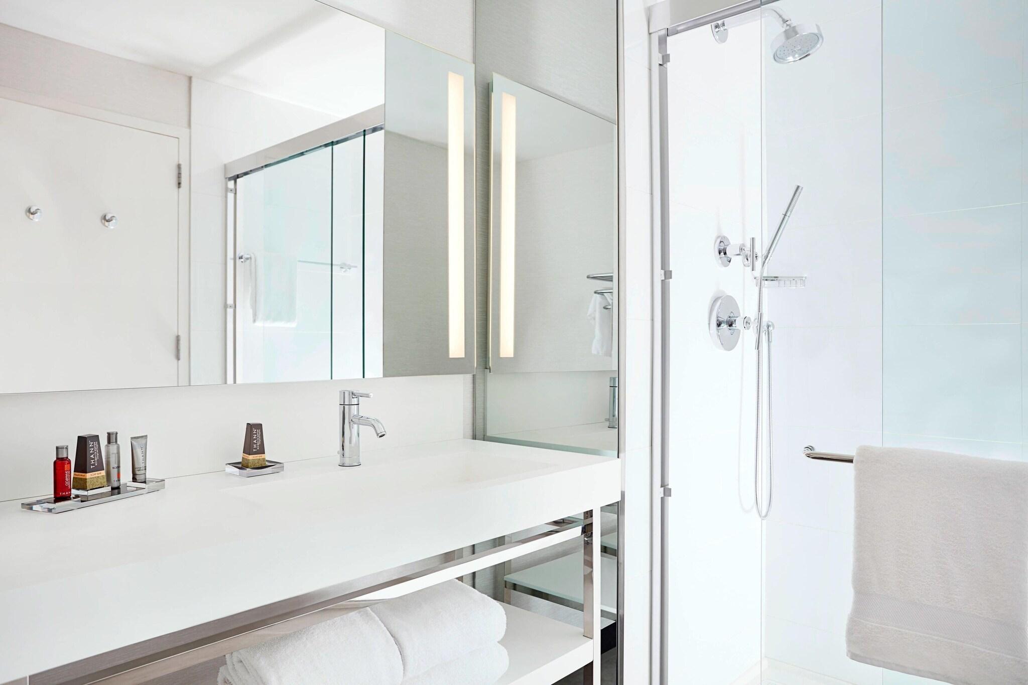 Suite City View King Bed