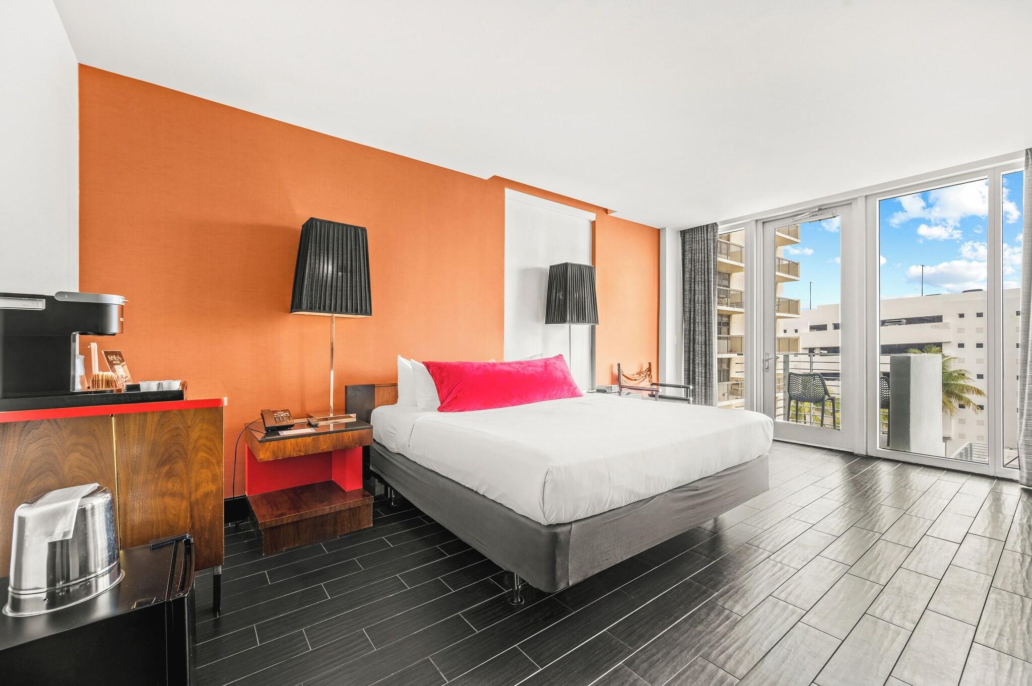 Suite Accessible King Size Bed