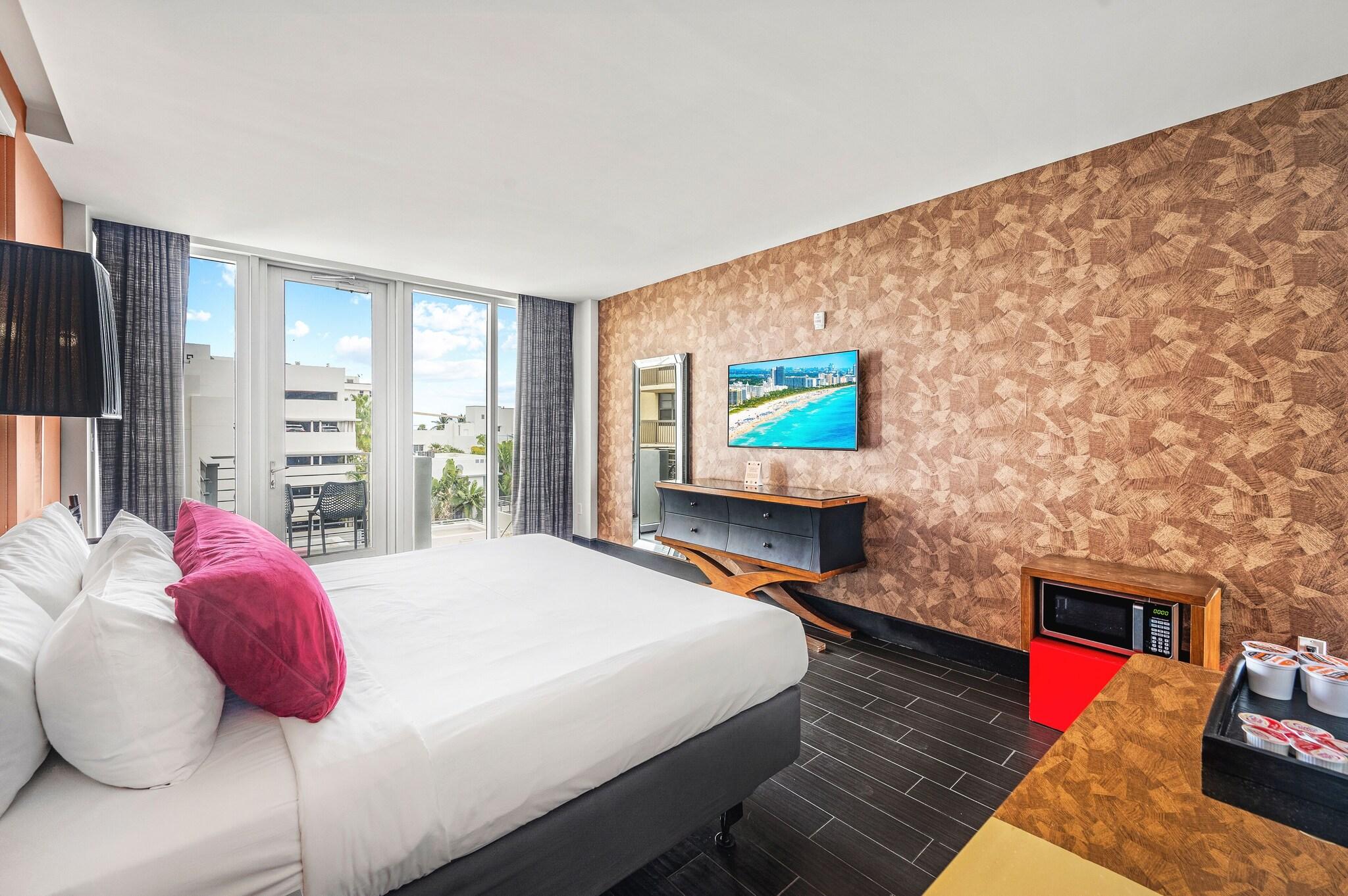 Suite Accessible King Size Bed