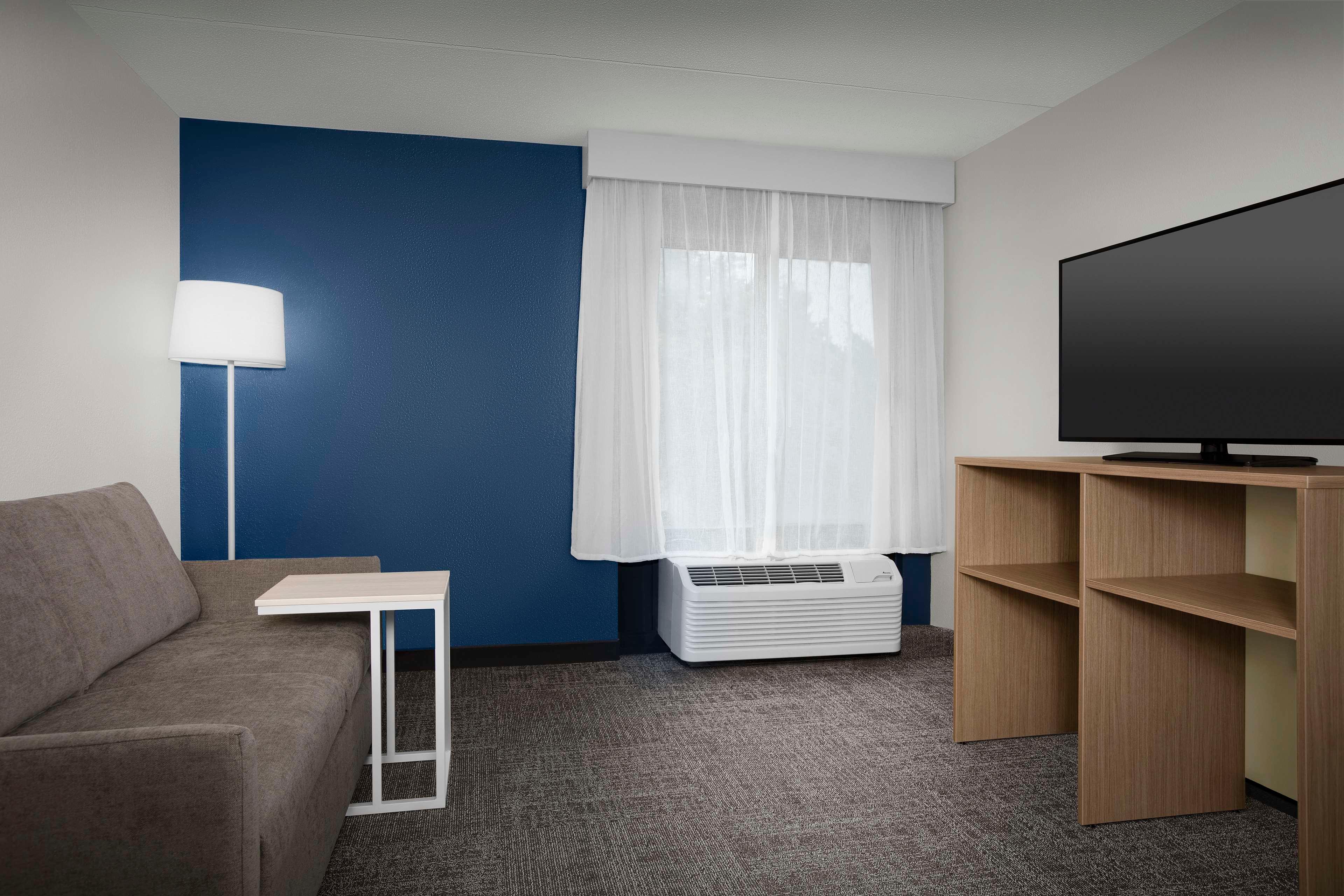 Suite Accessible King Size Bed