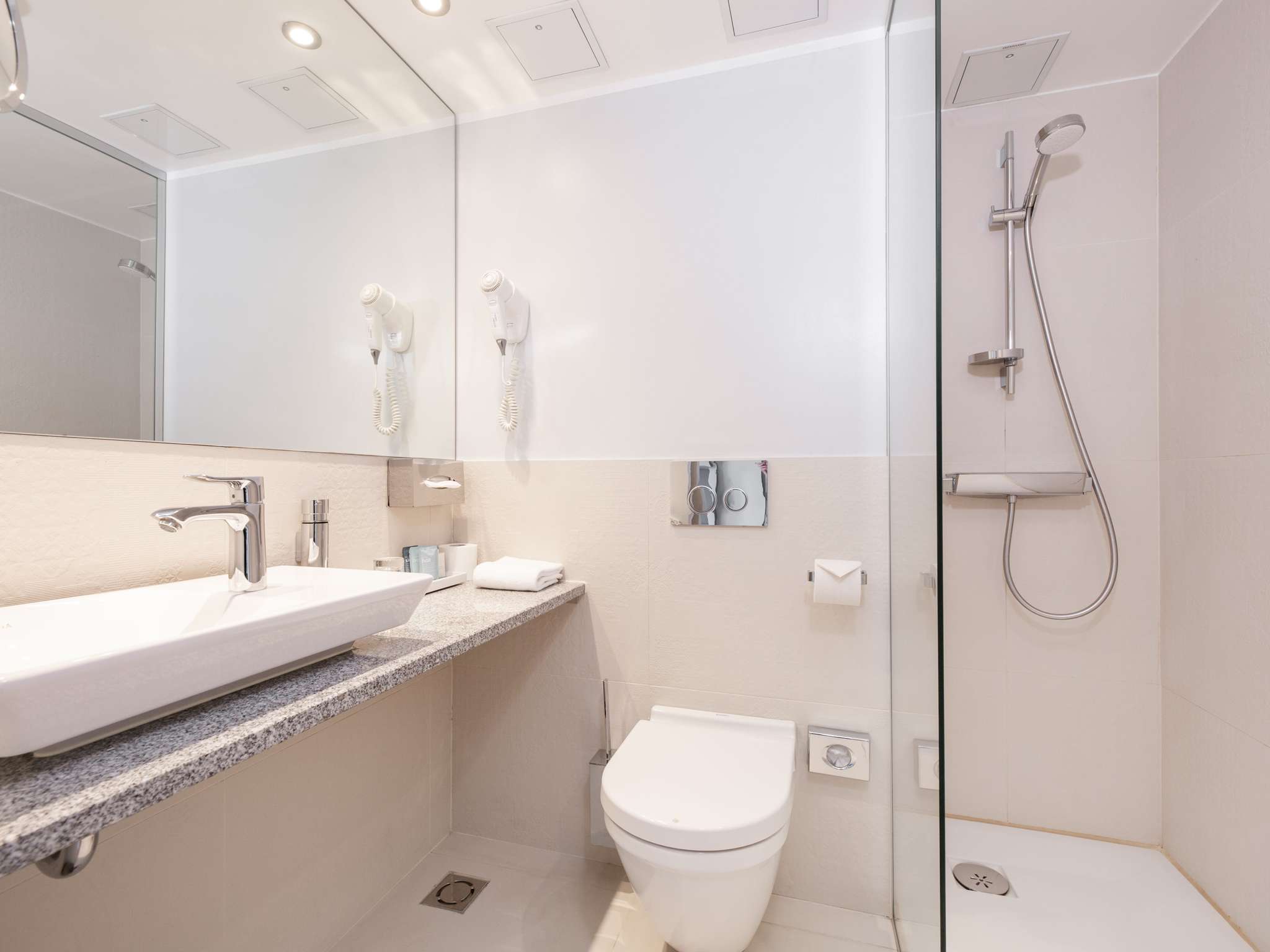 Double Queen Size Bed