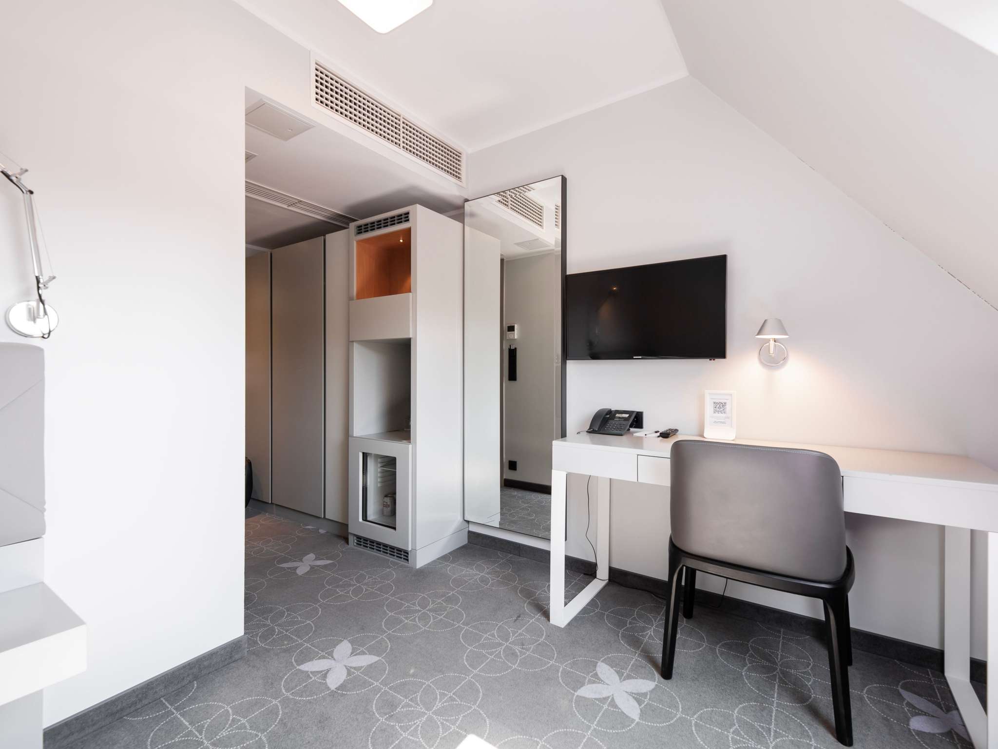 Double Queen Size Bed