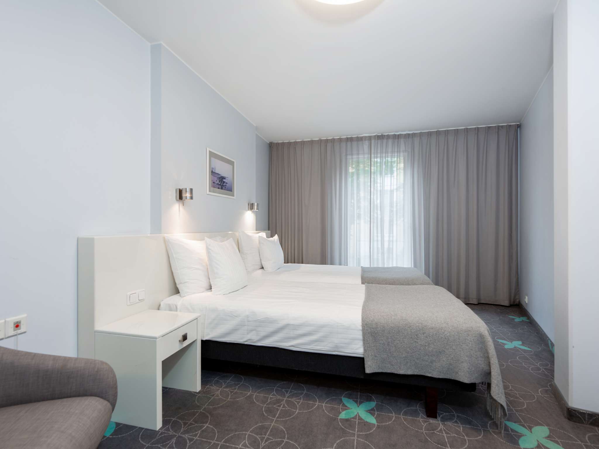 Twin No Air Conditioning