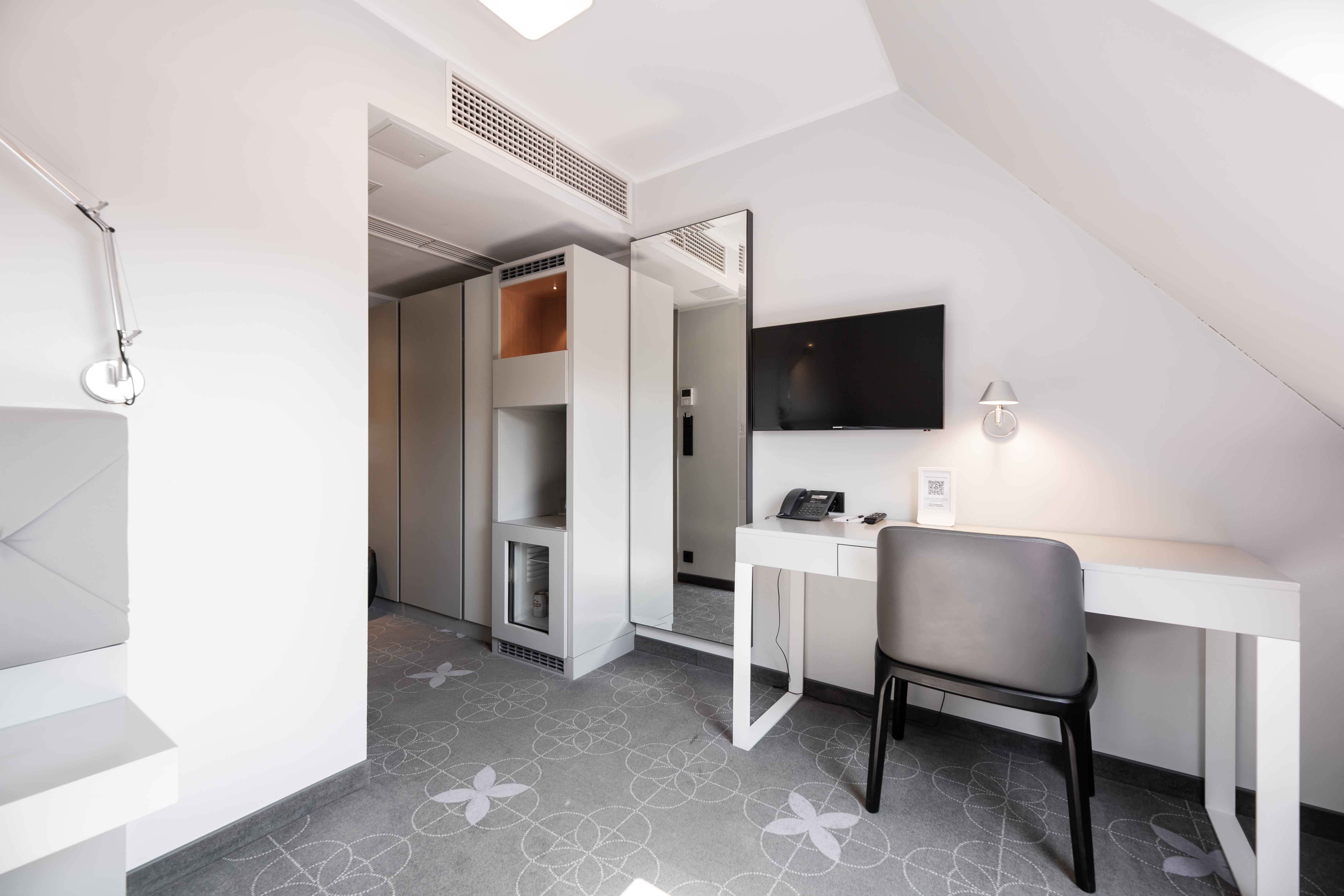 Single No Air Conditioning