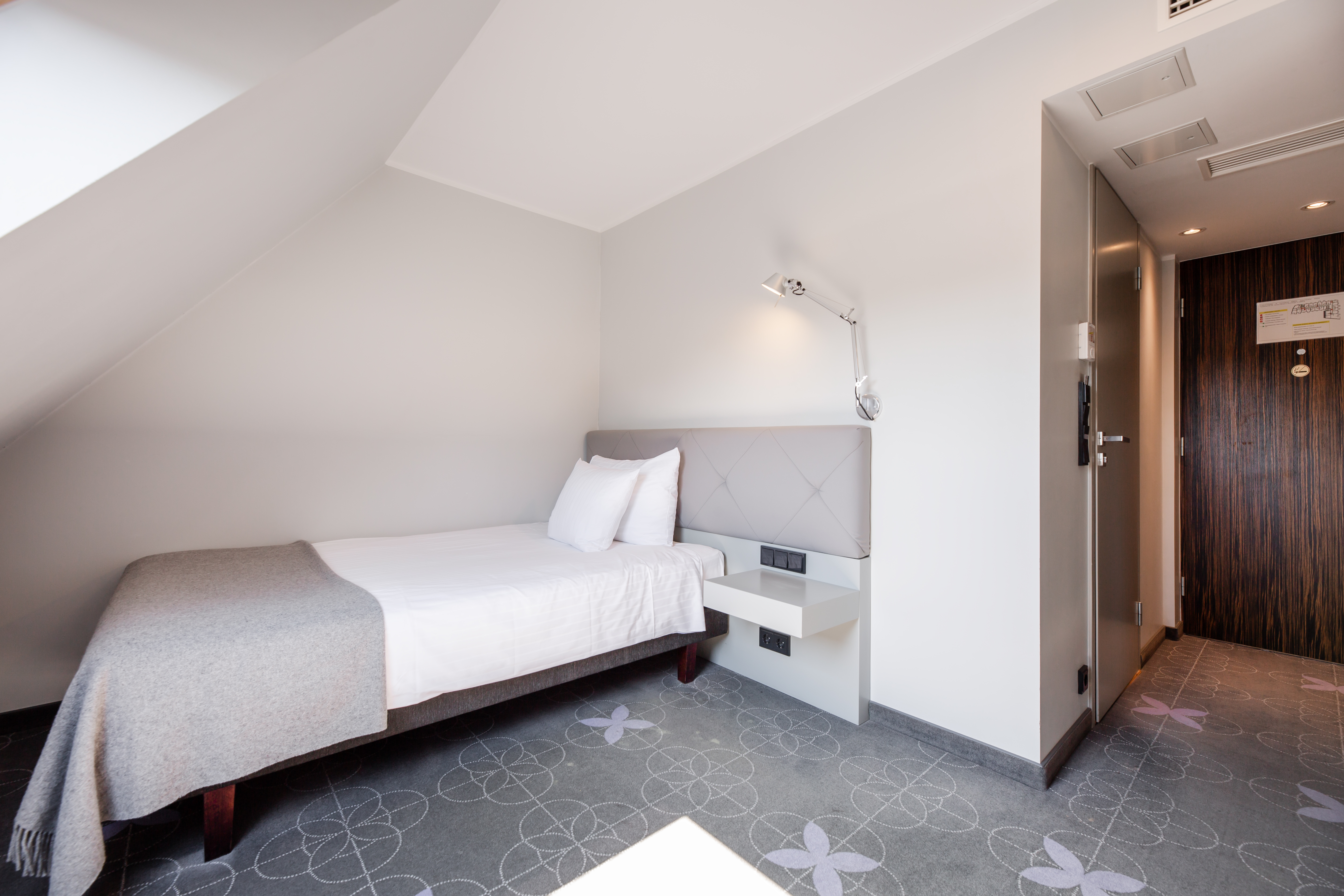 Single No Air Conditioning