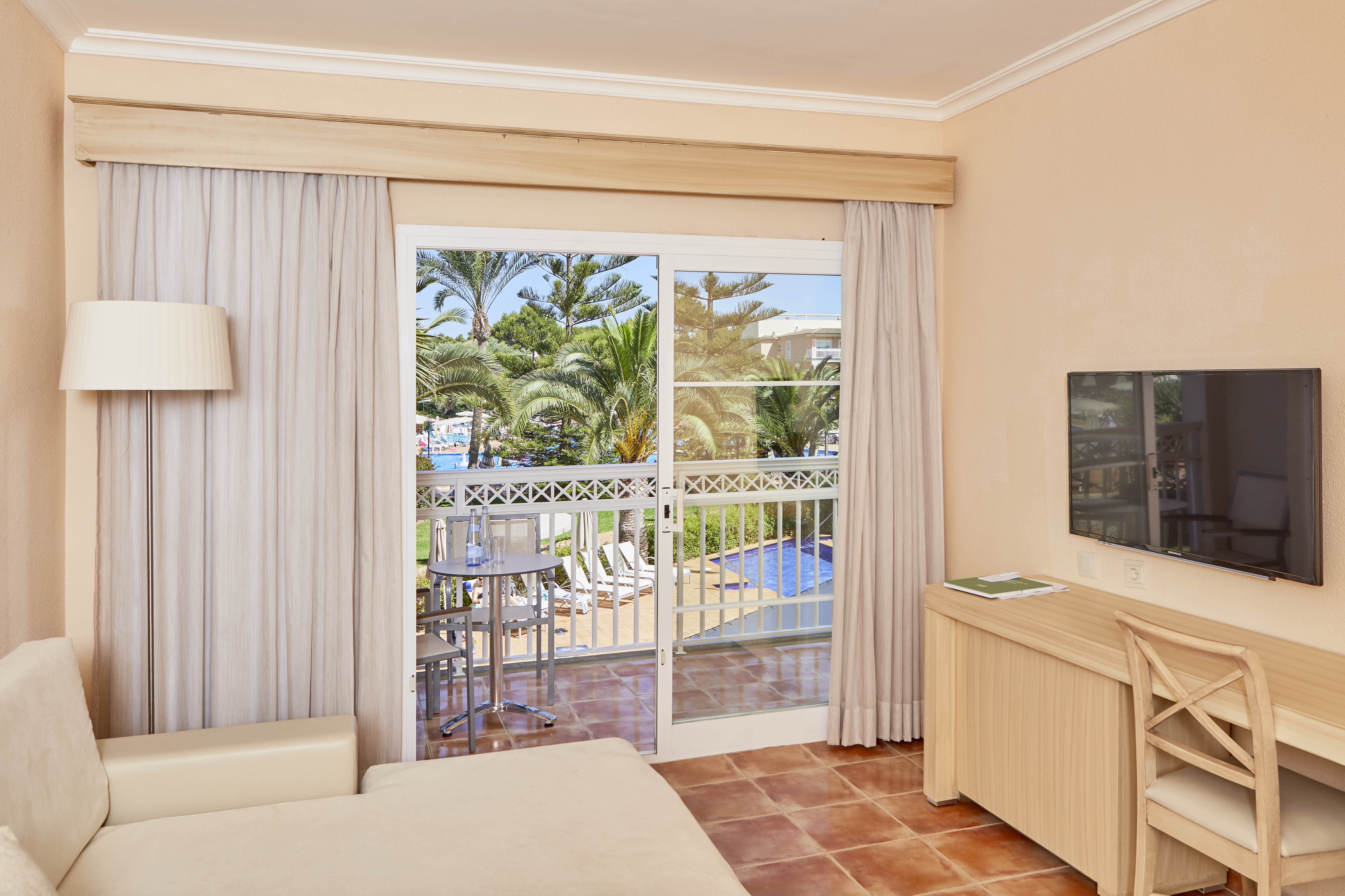 Apartment Pool View One Bedroom