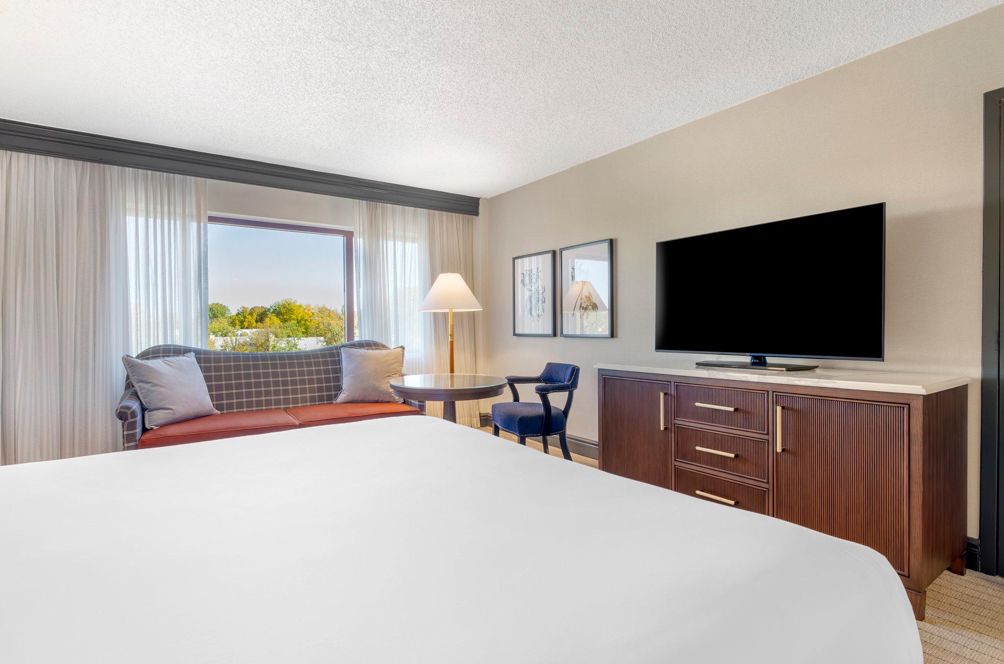 Double Deluxe King Bed