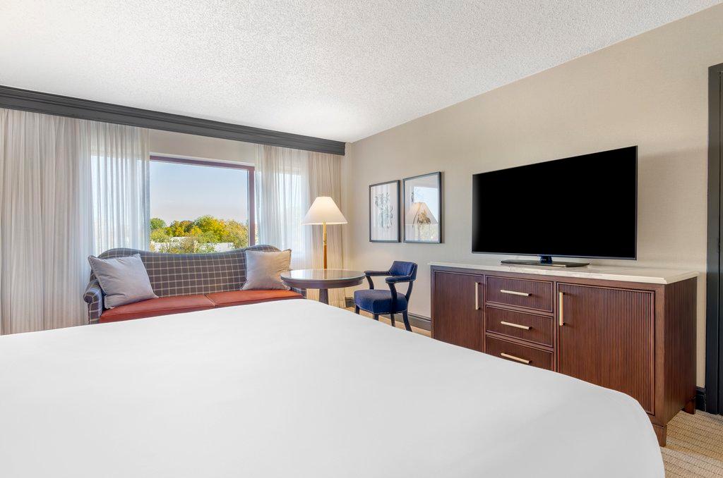 Double Deluxe King Bed