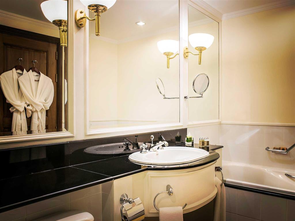 Double Club King Bed