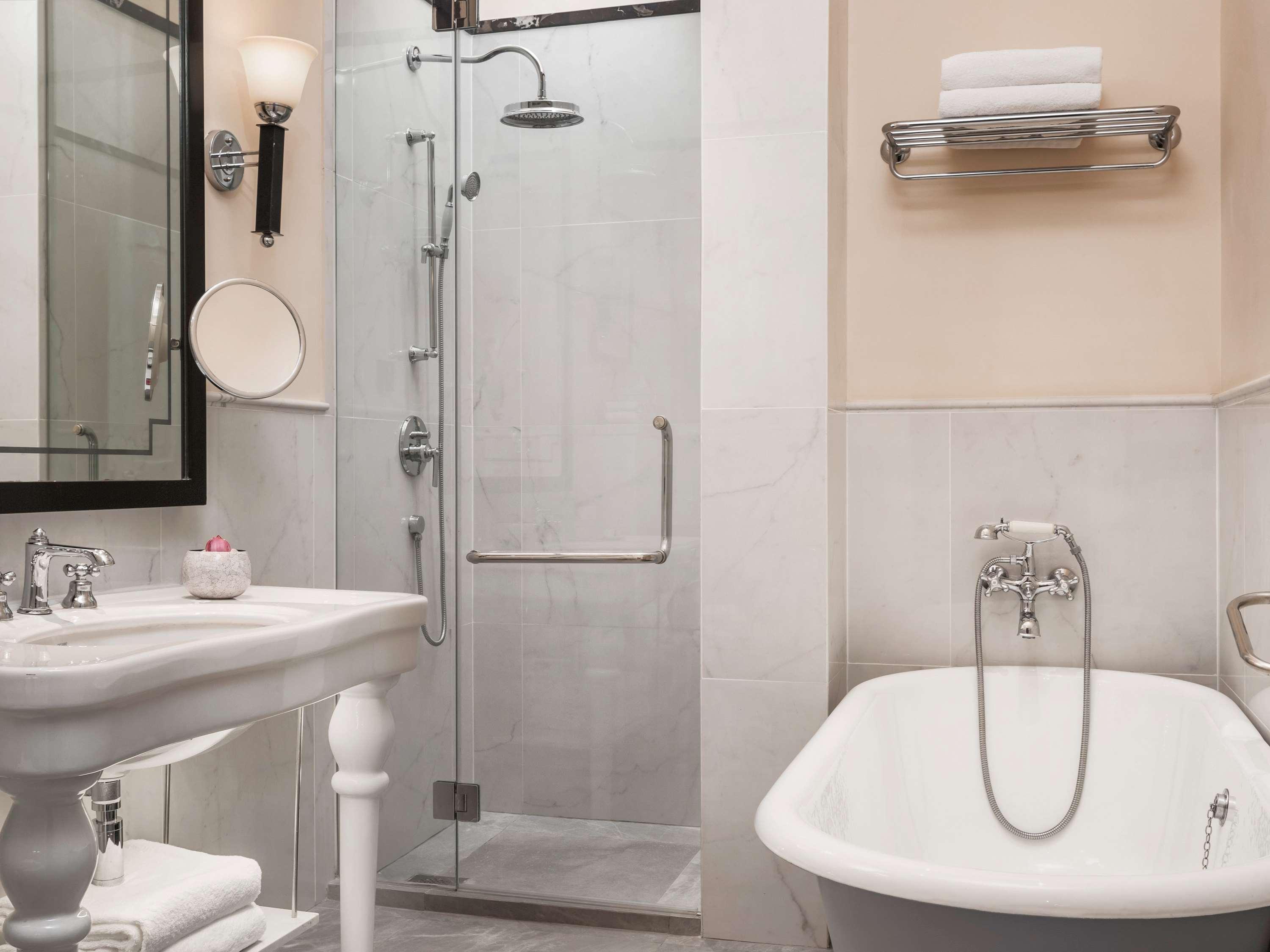 Double Pool View King Bed