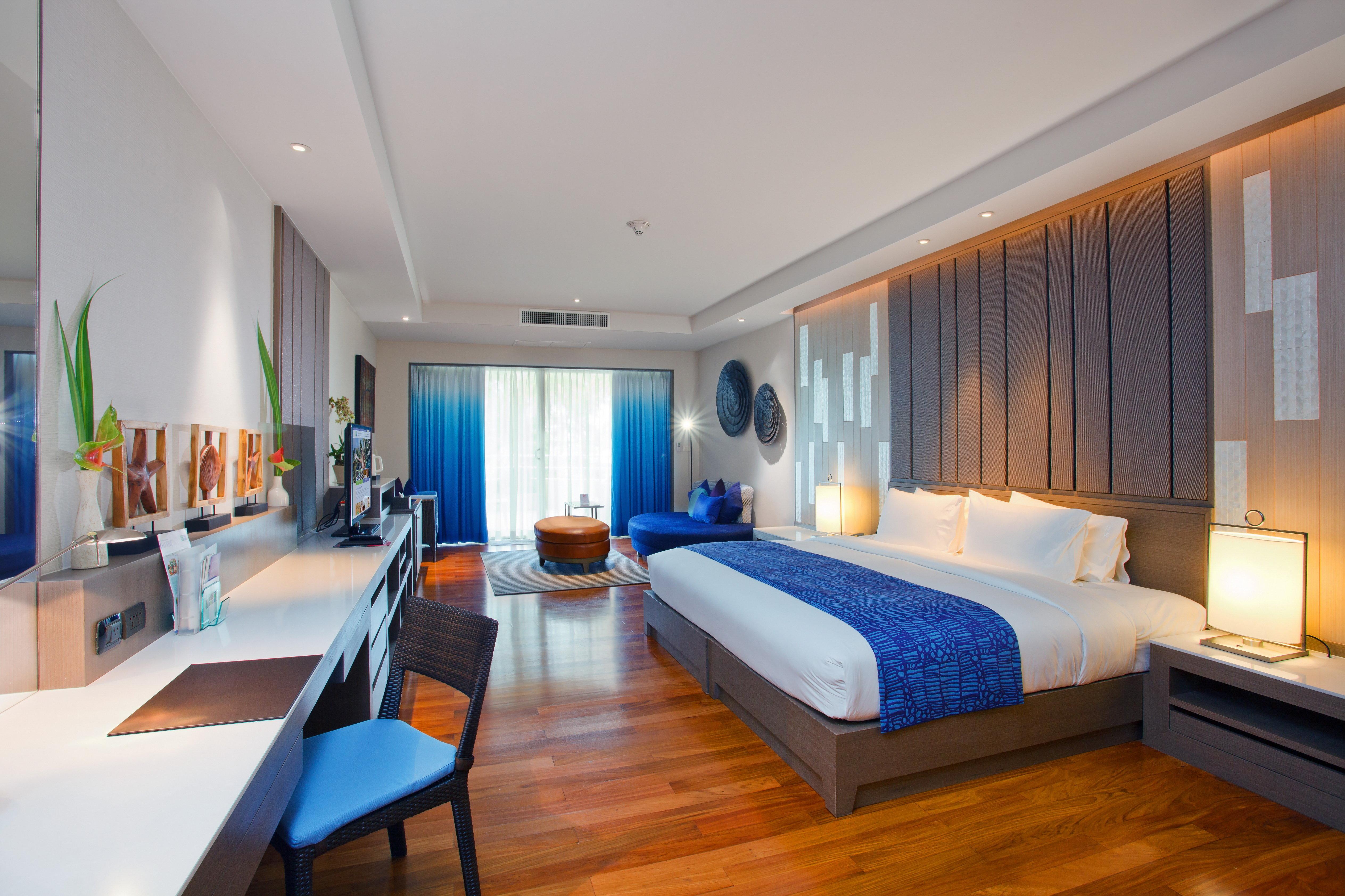 Suite Pool View King Bed