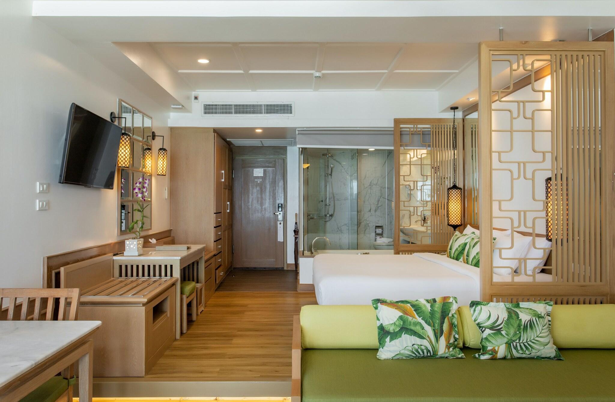 Junior Suite Ocean Front King Bed