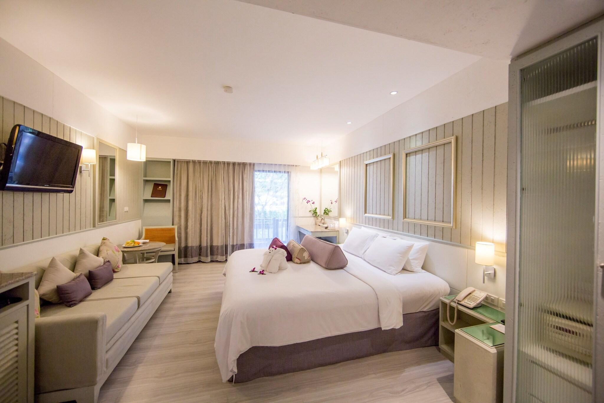 Double Deluxe Pool View