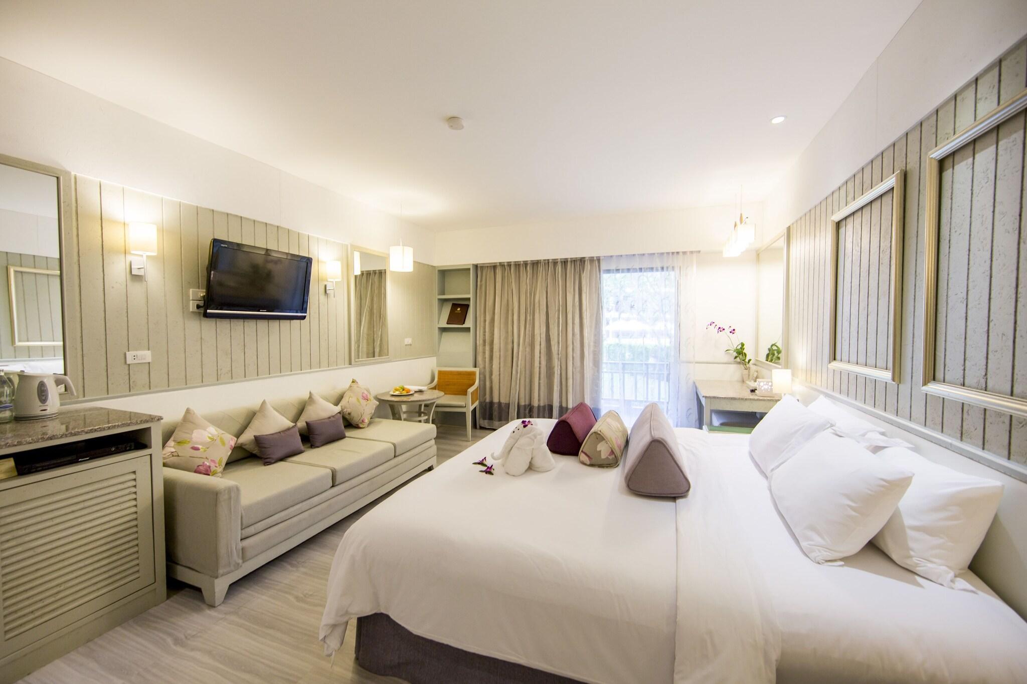 Twin Deluxe Pool View