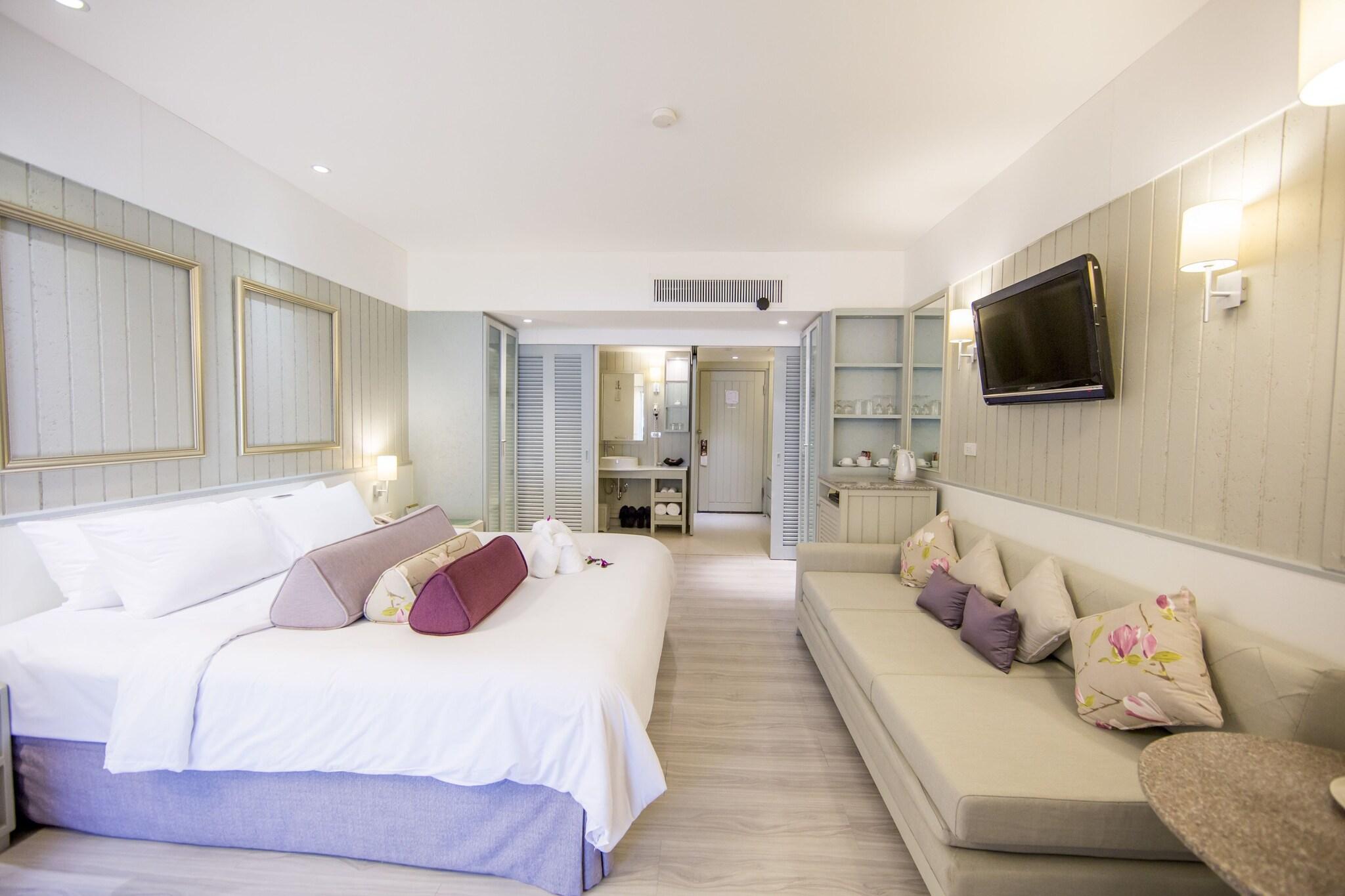 Twin Deluxe Pool View