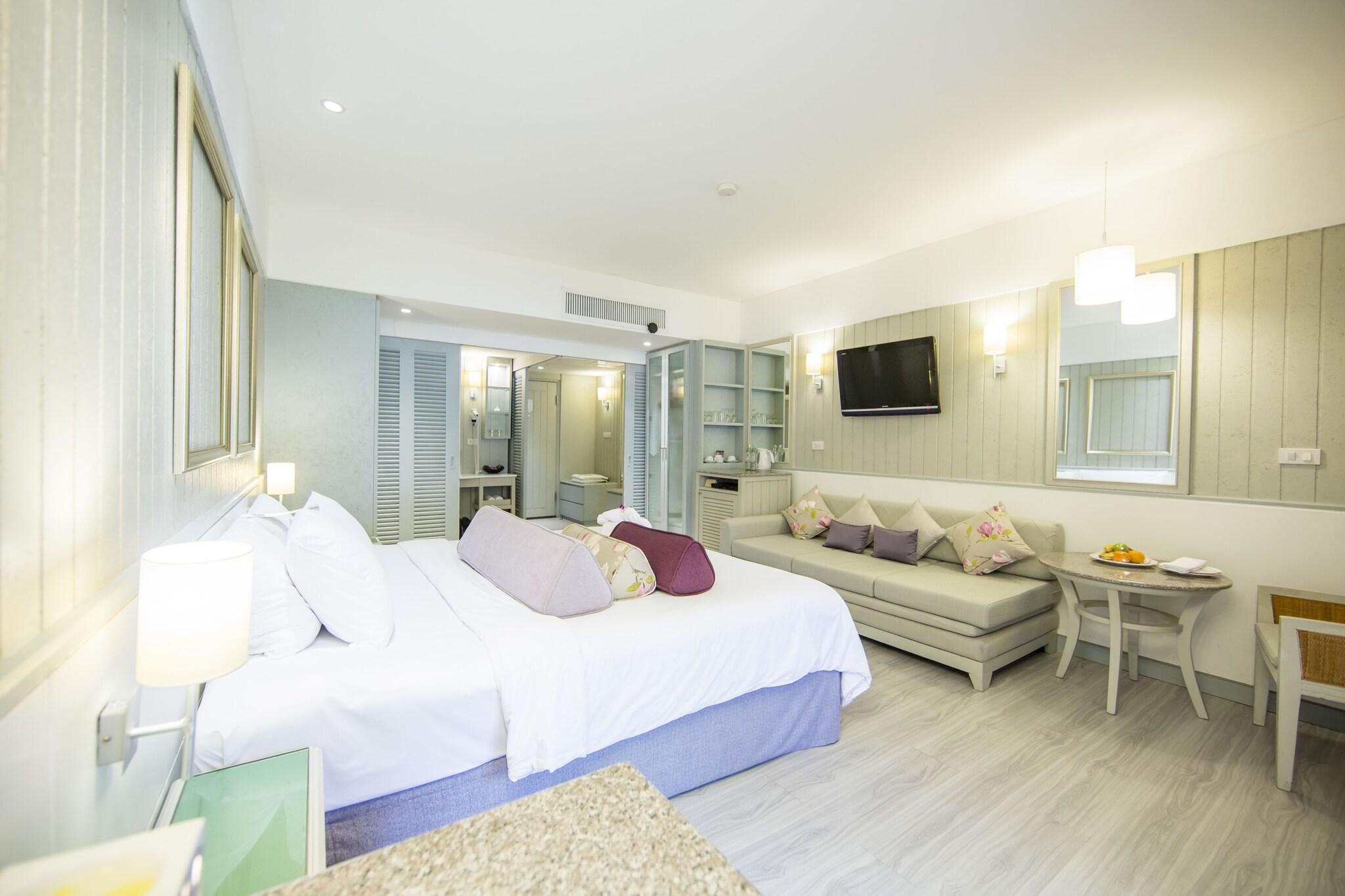 Twin Deluxe Pool View