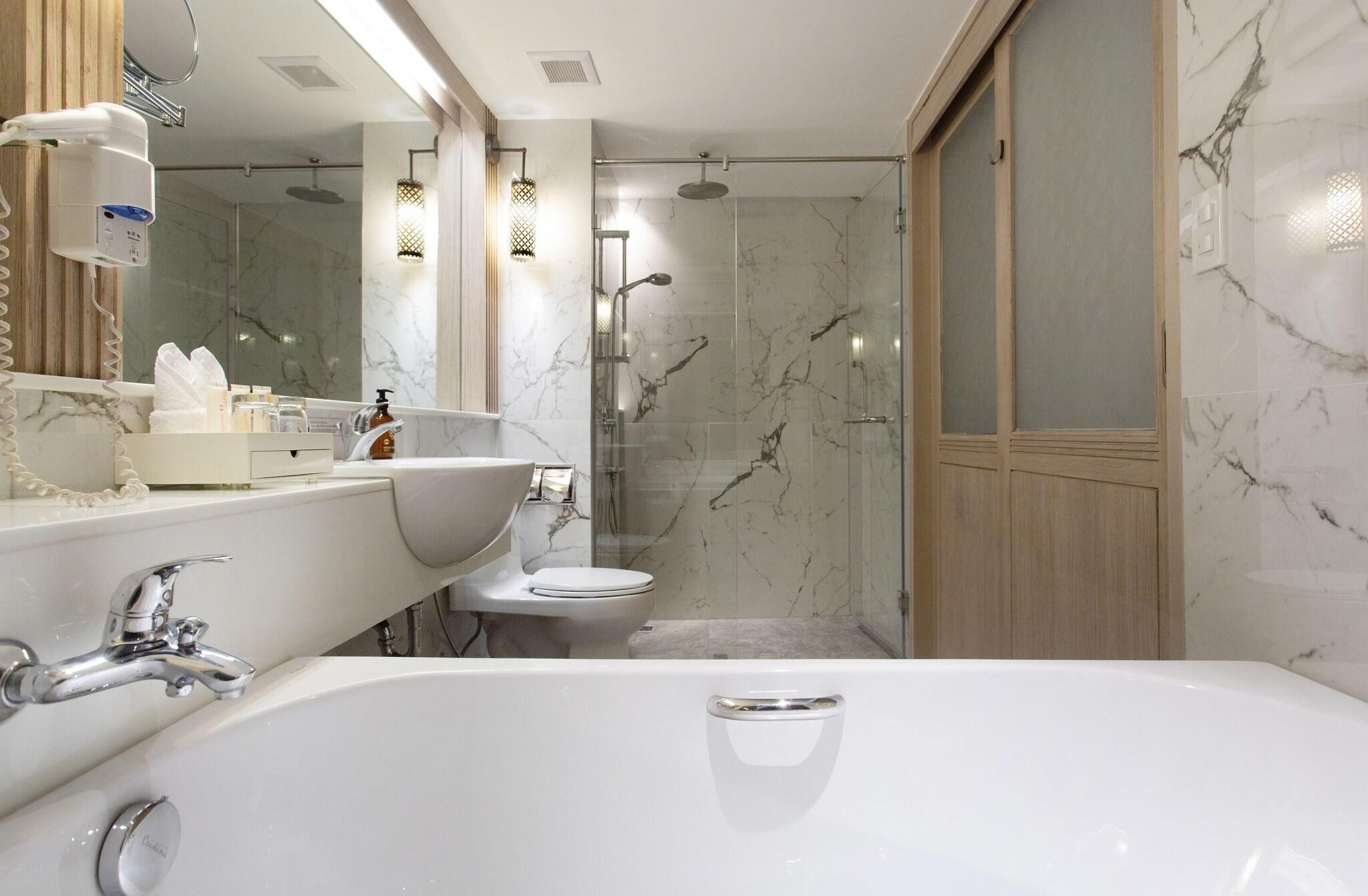 Junior Suite Sea View King Bed