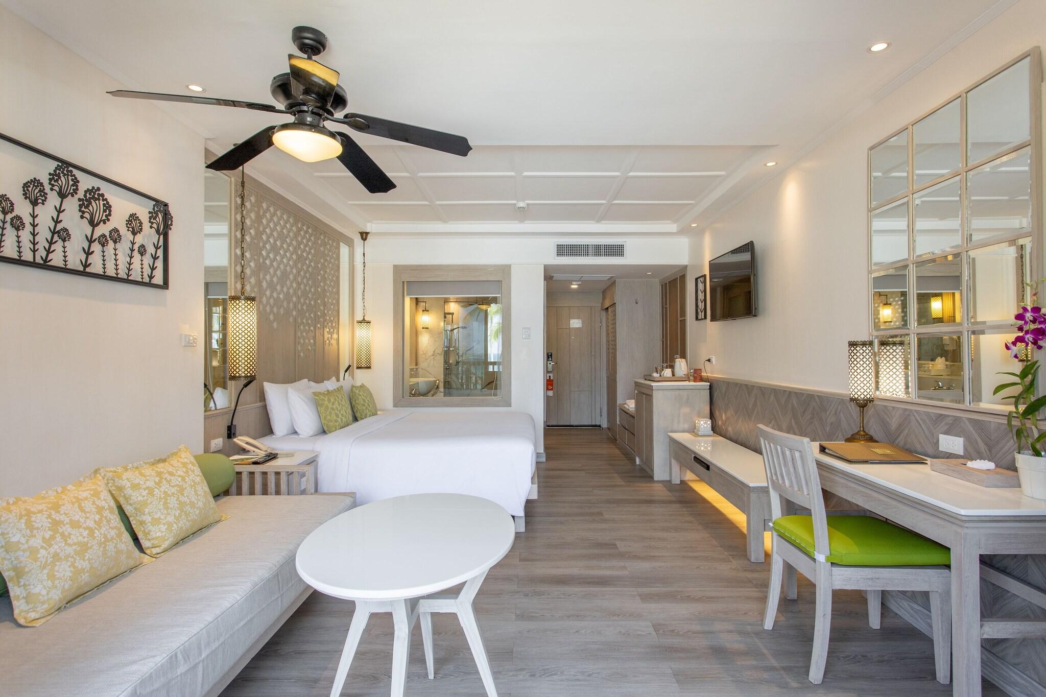 Junior Suite Sea View King Bed