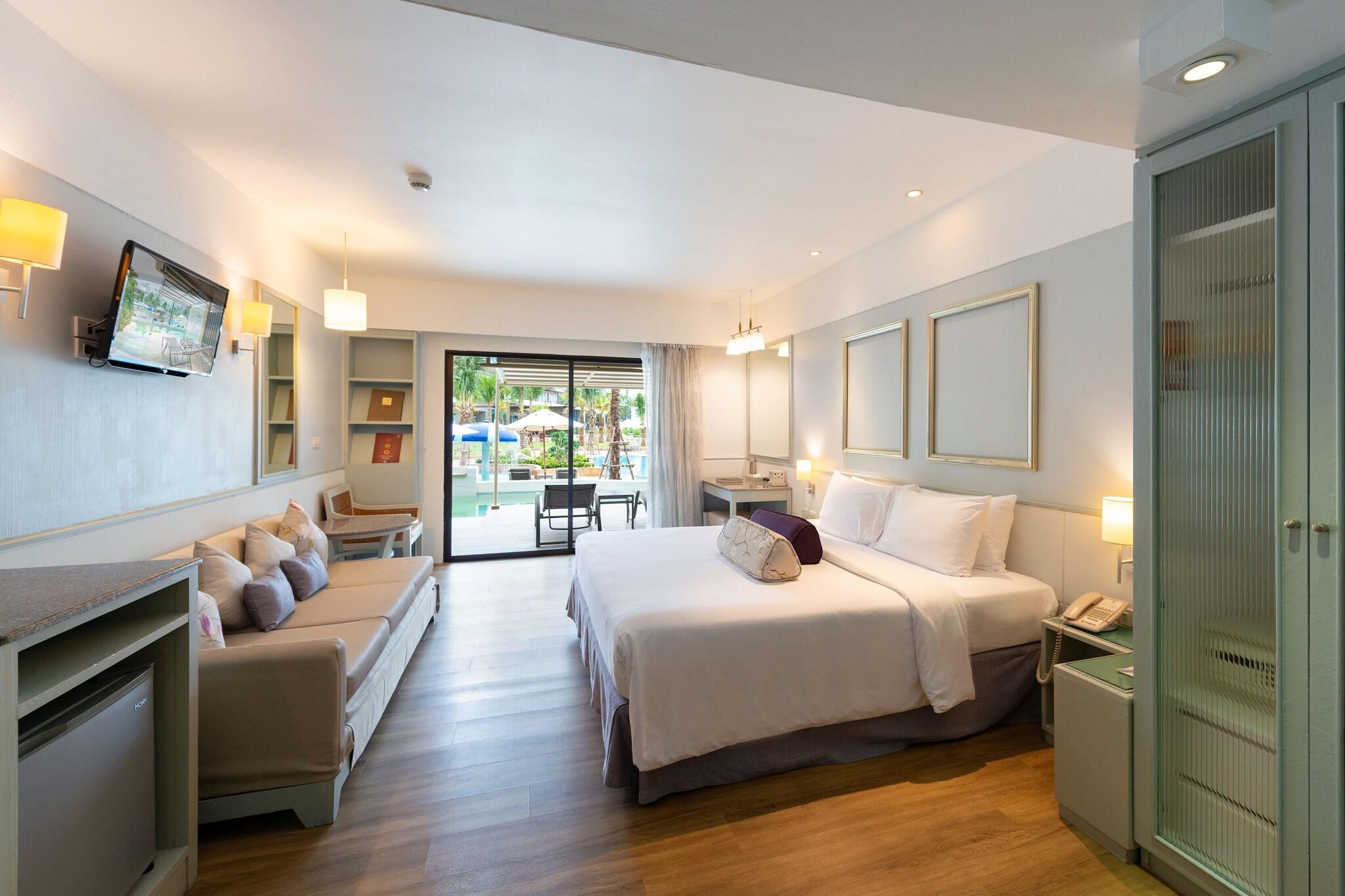 Double Pool View King Bed