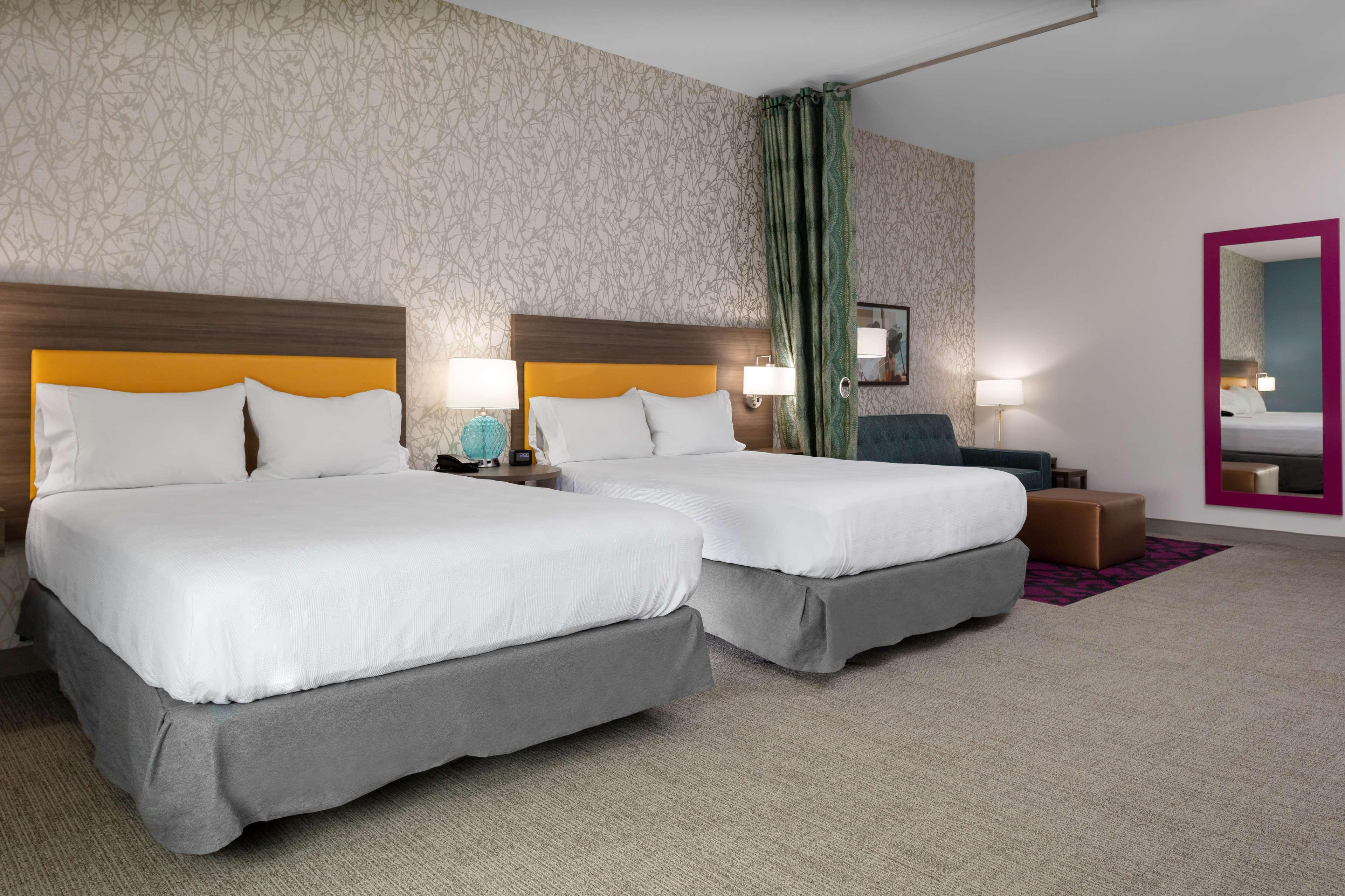 Studio Two Queen Beds