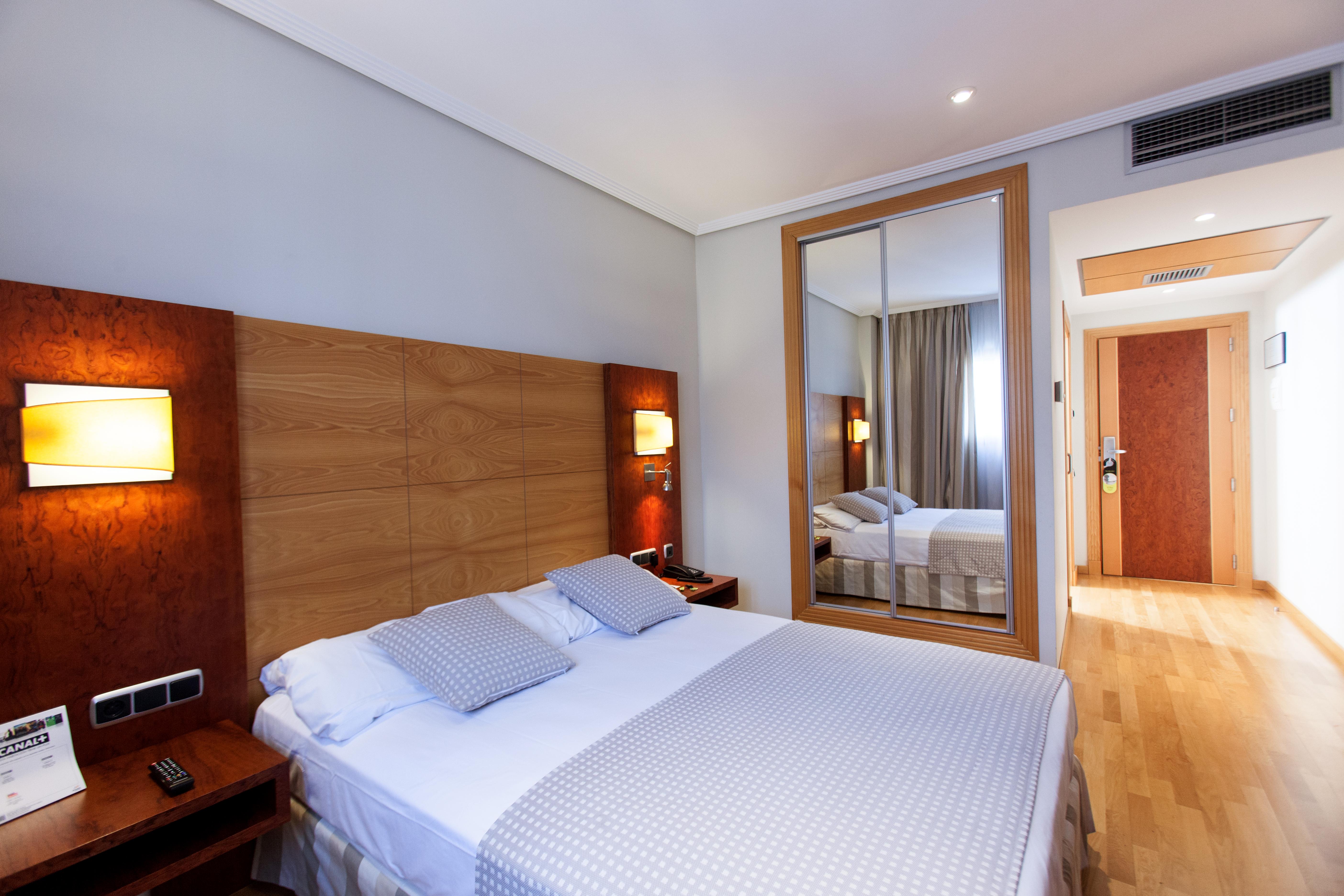 Double or Twin with Double Bed