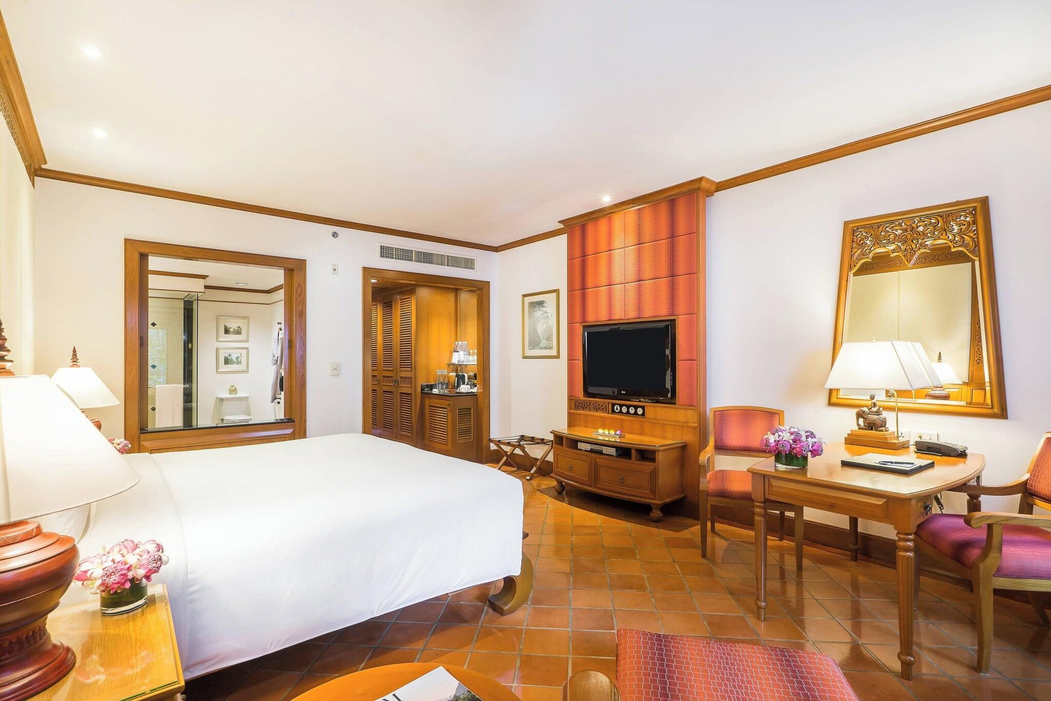 Double Garden View King Bed
