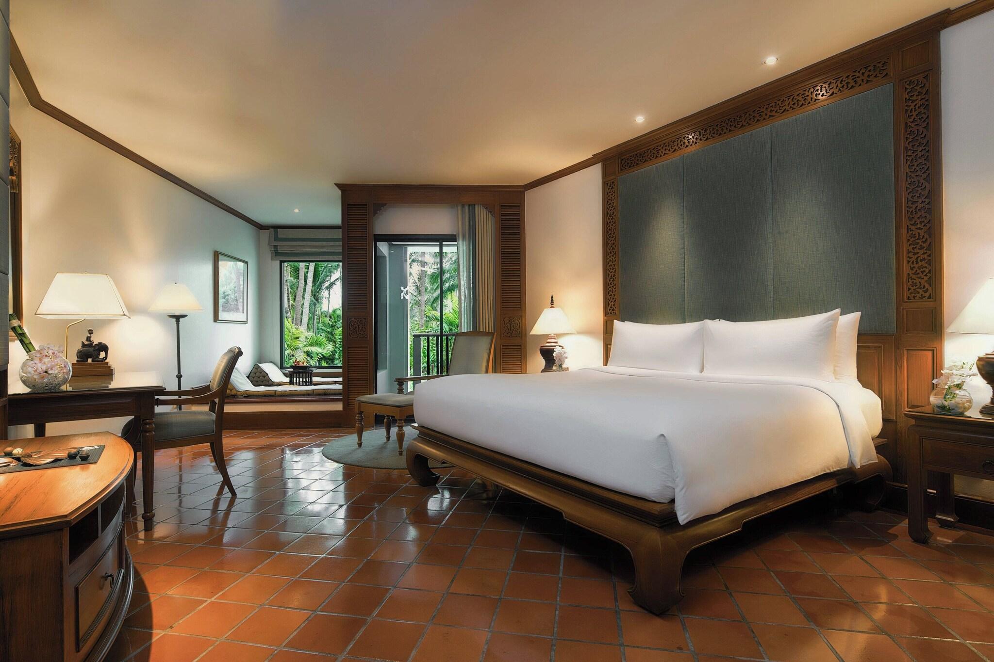 Double Garden View King Bed