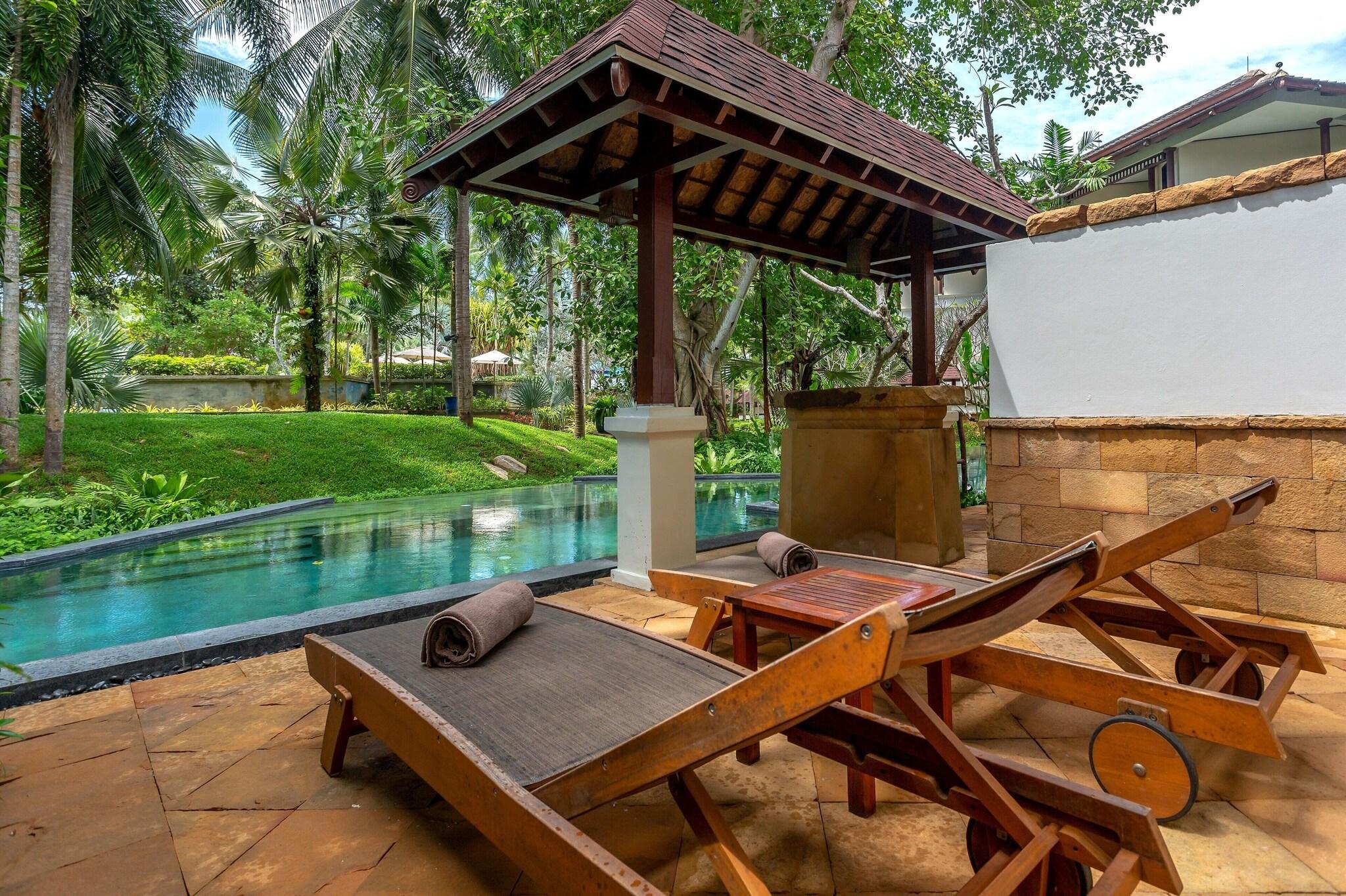 Double Pool View King Bed