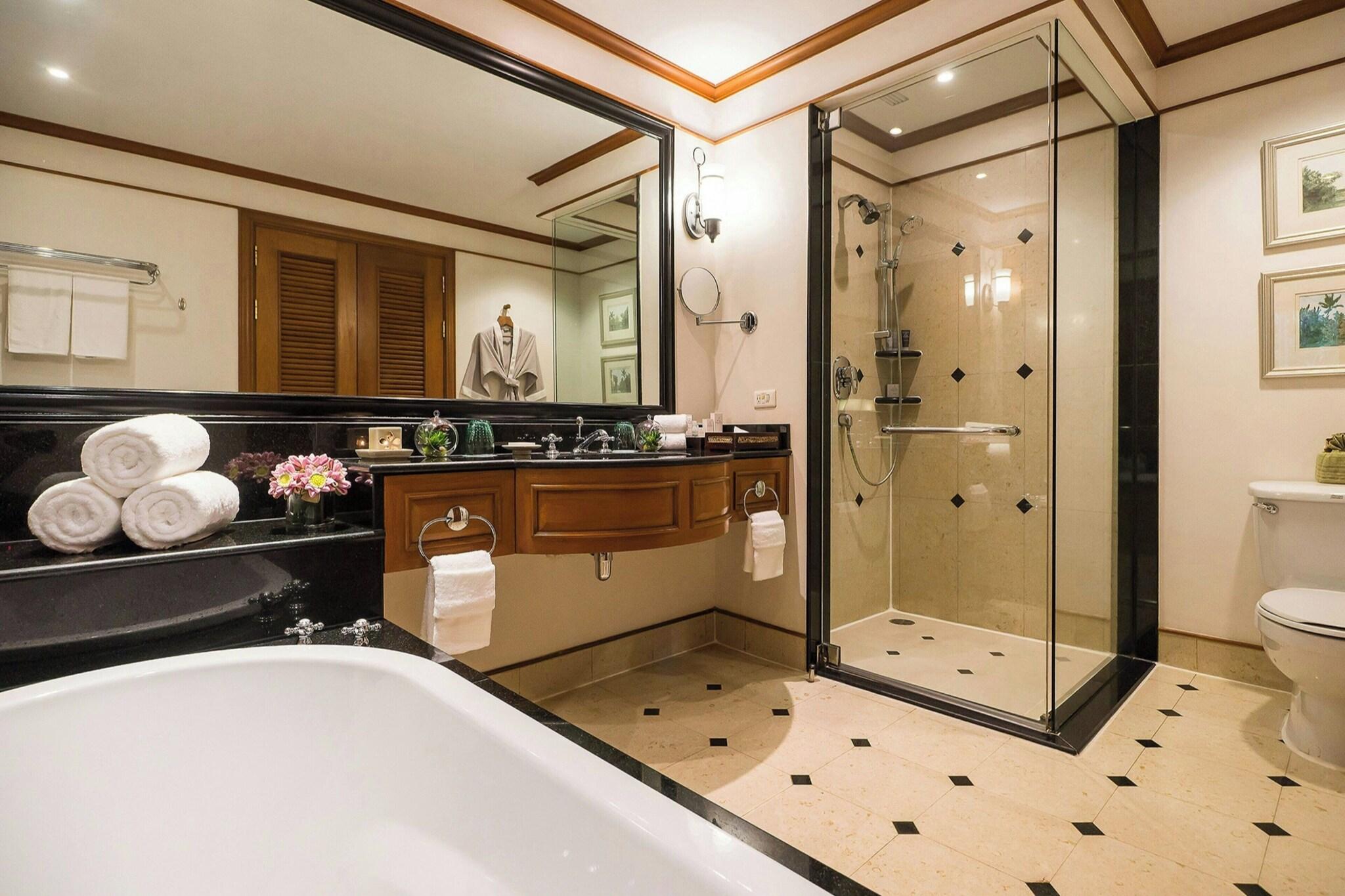 Double Pool View King Bed