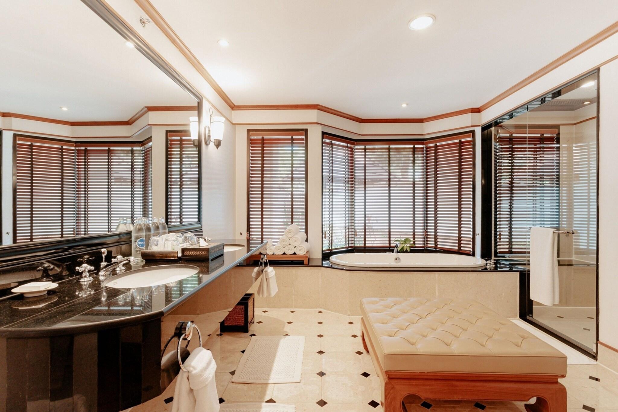 Suite Ocean Front King Bed