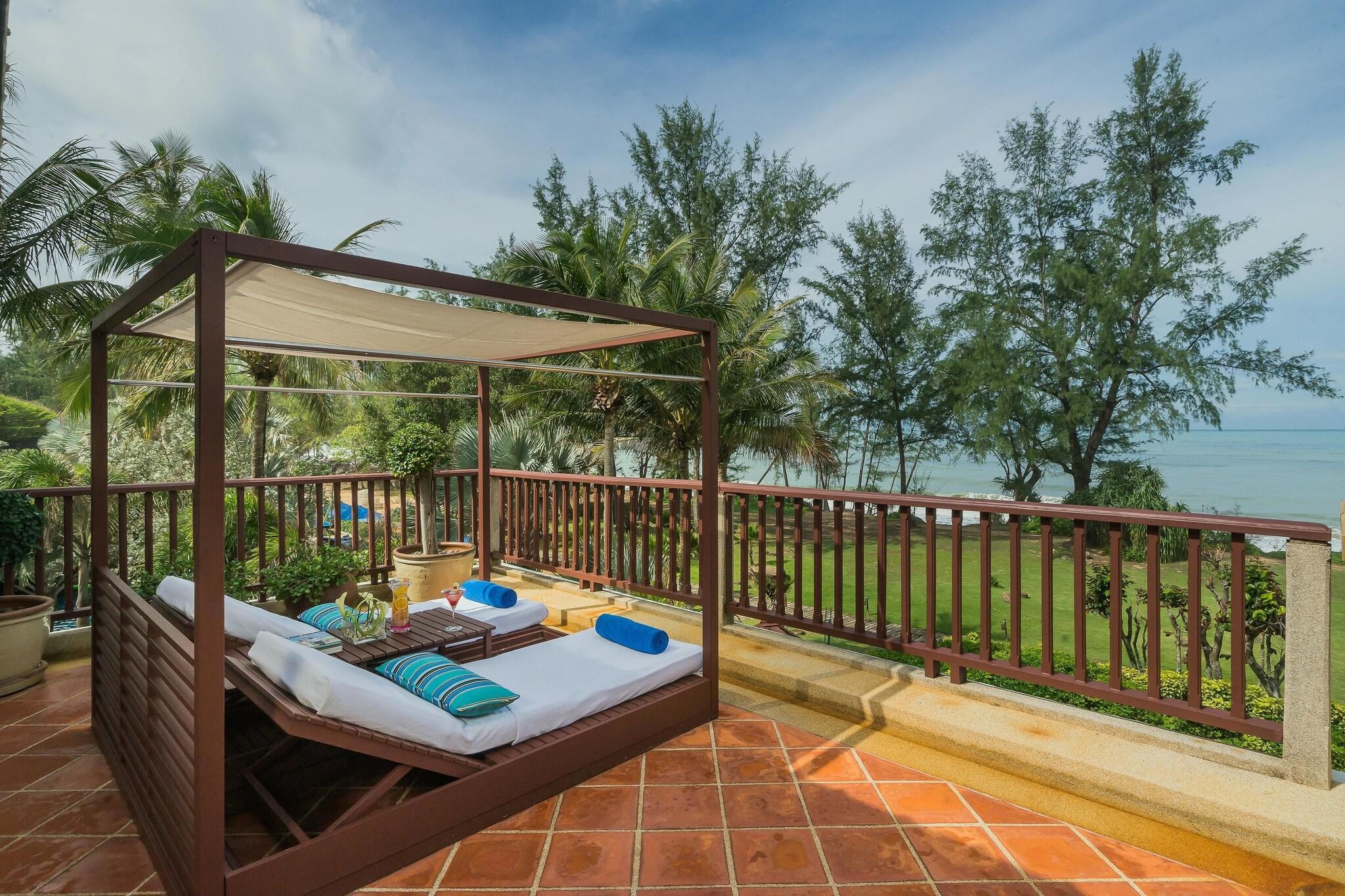 Suite Ocean Front King Bed