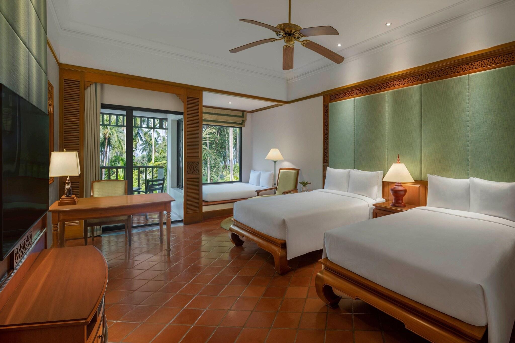 Family Room Garden View with Balcony