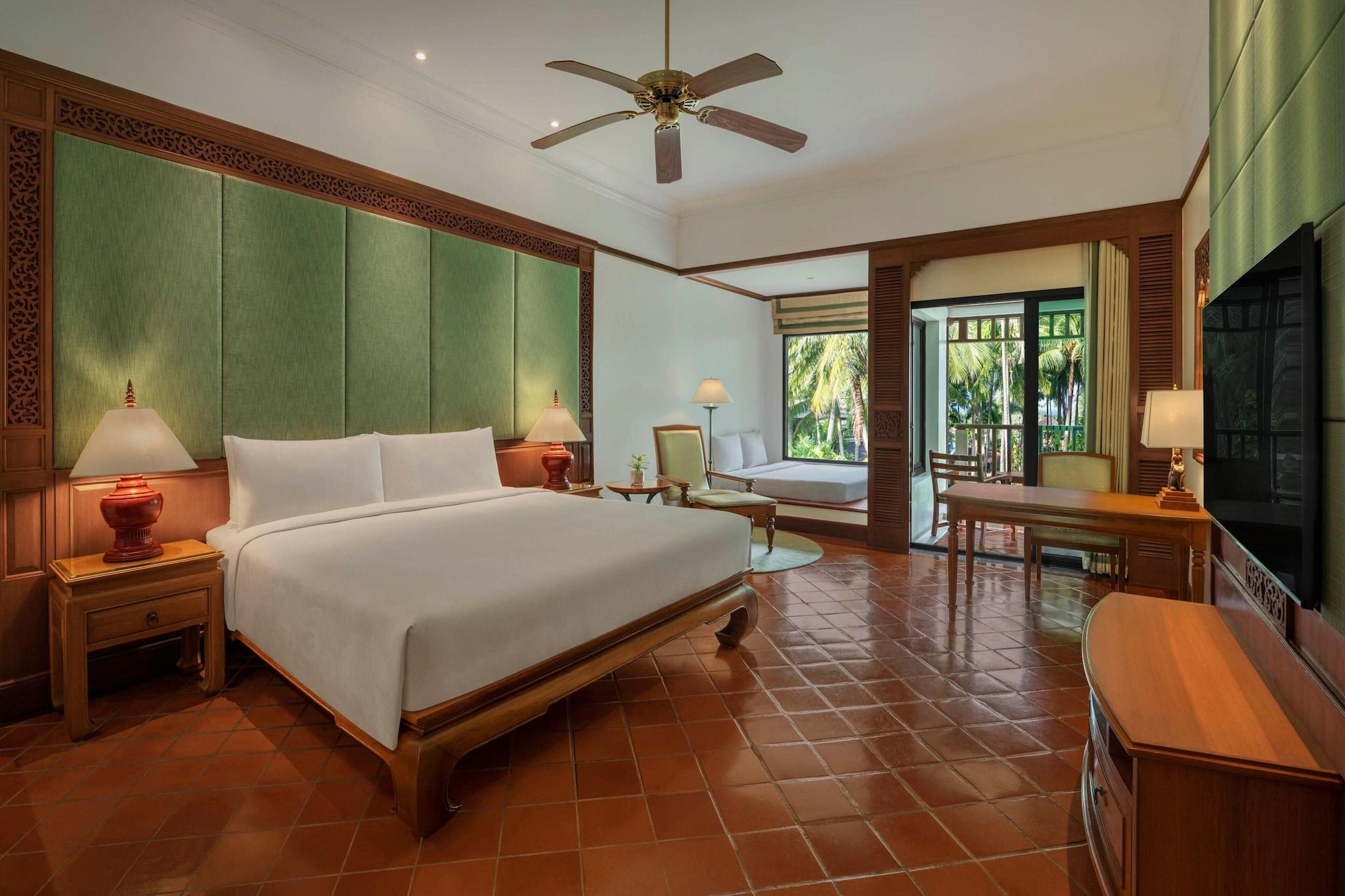 Family Room Garden View King Bed