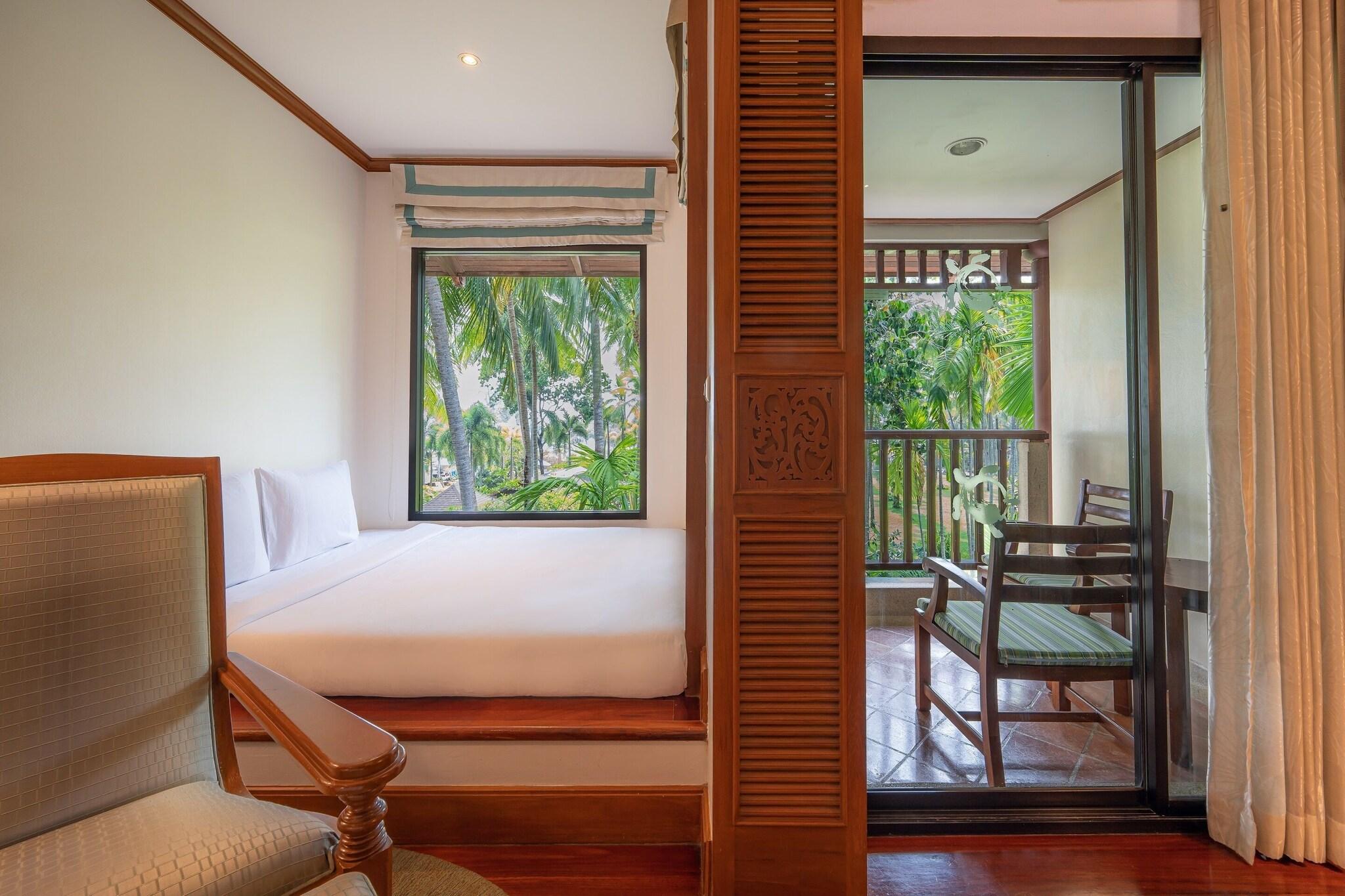 Family Room Garden View with Balcony