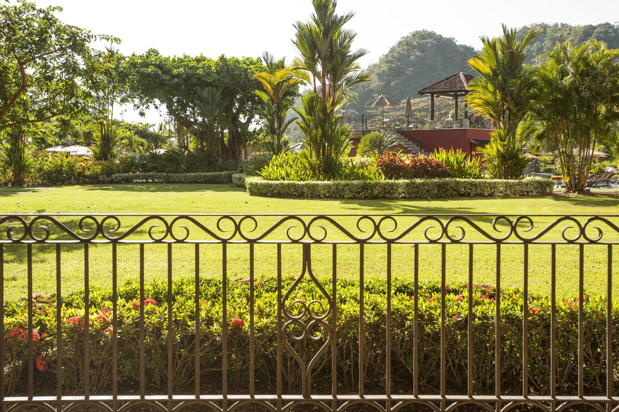 Double Garden View King Bed
